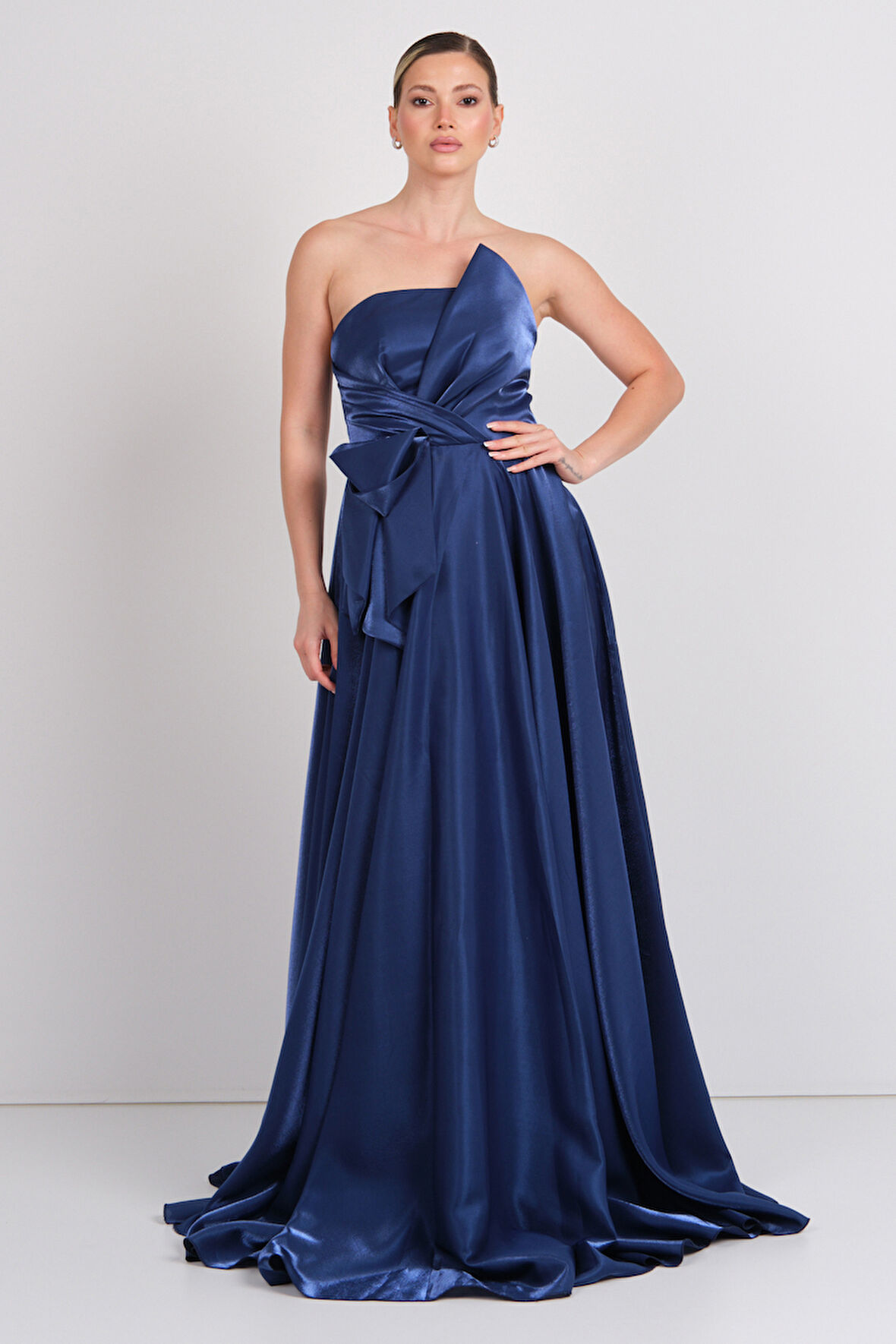 Hvit Vera Kadın Straplez Parlak Saten Kumaş Maxi Abiye Elbise 5785 Lacivert