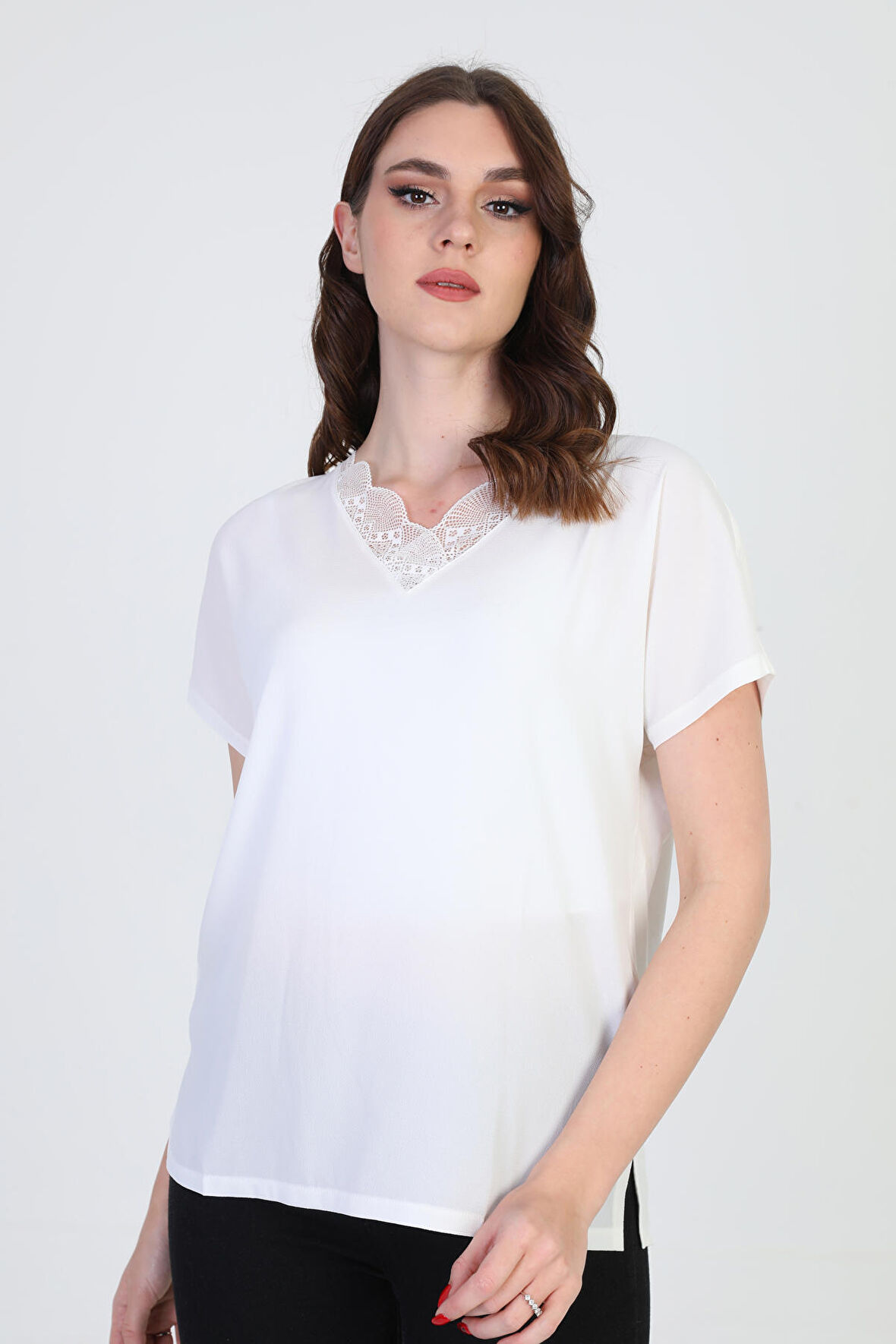 Ella Camelia Kadın Yakası Dantel Detaylı Bluz 20E020 Ekru