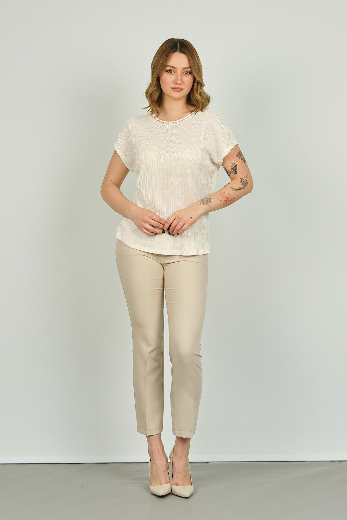 Ella Camelia Kadın Yakası Taş Detaylı Desenli Bluz 19E070 Ekru