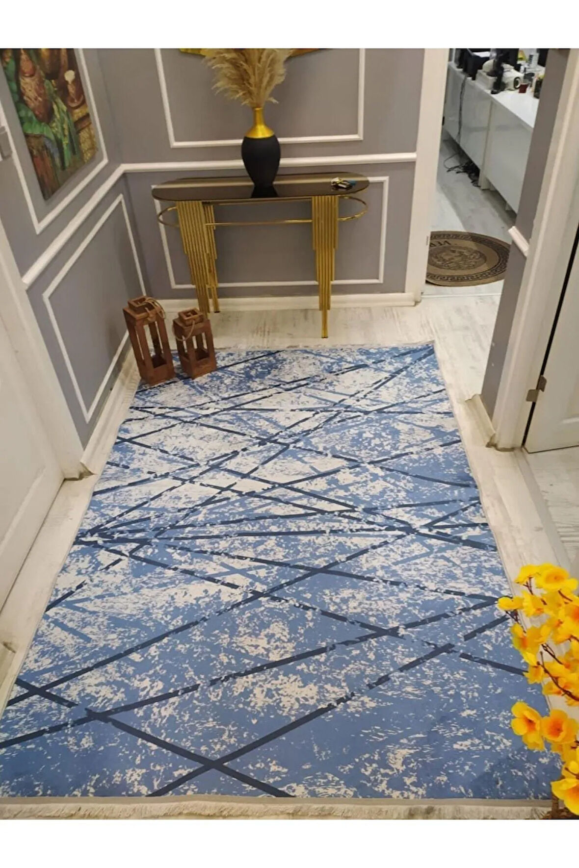 Kaymaz Tabanlı Geometrik Çizgiler Desenli Dokuma Taban Halı