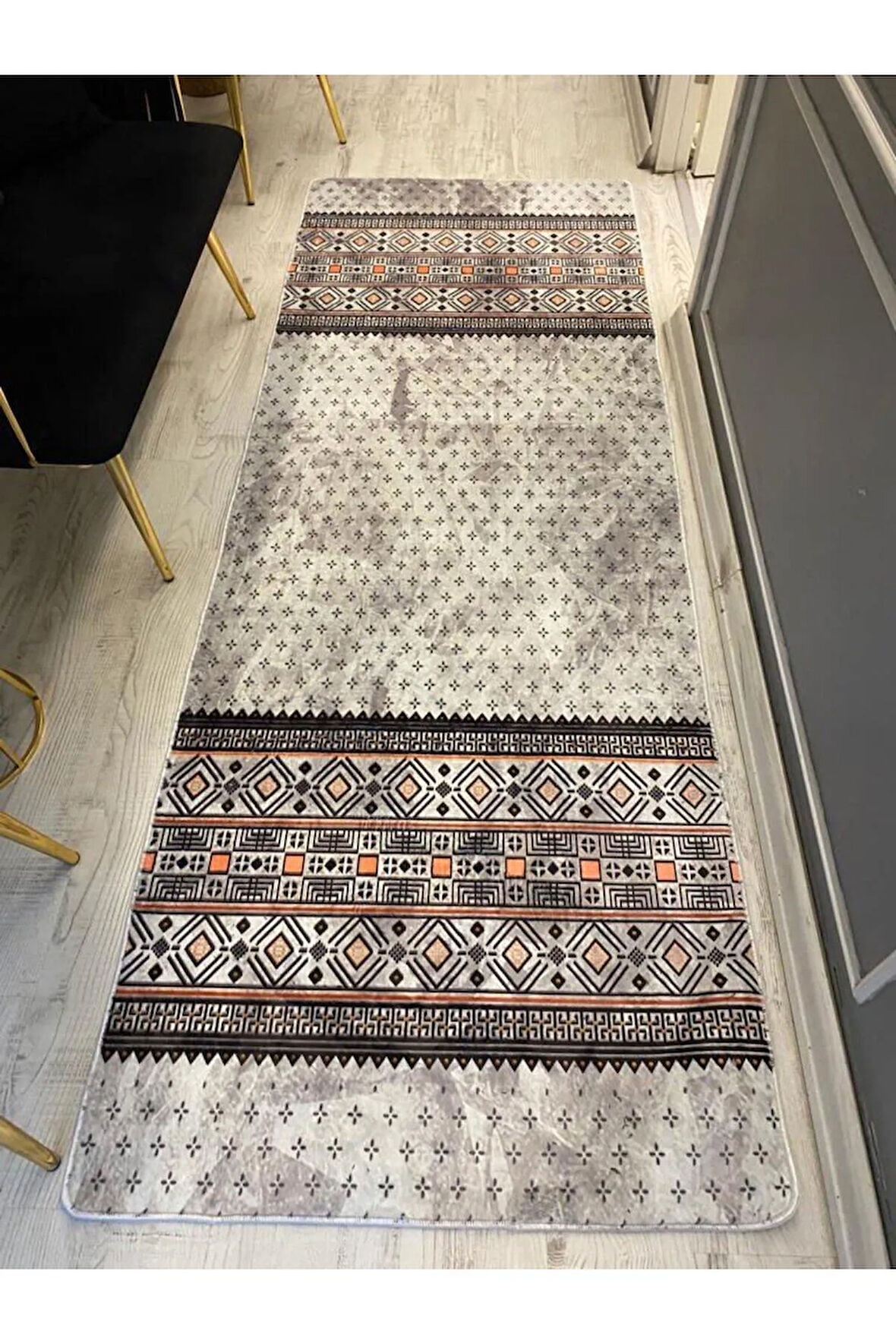 Kaymaz Tabanlı Yıkanabilir İskandinav Model Desenli Dot Taban Halı
