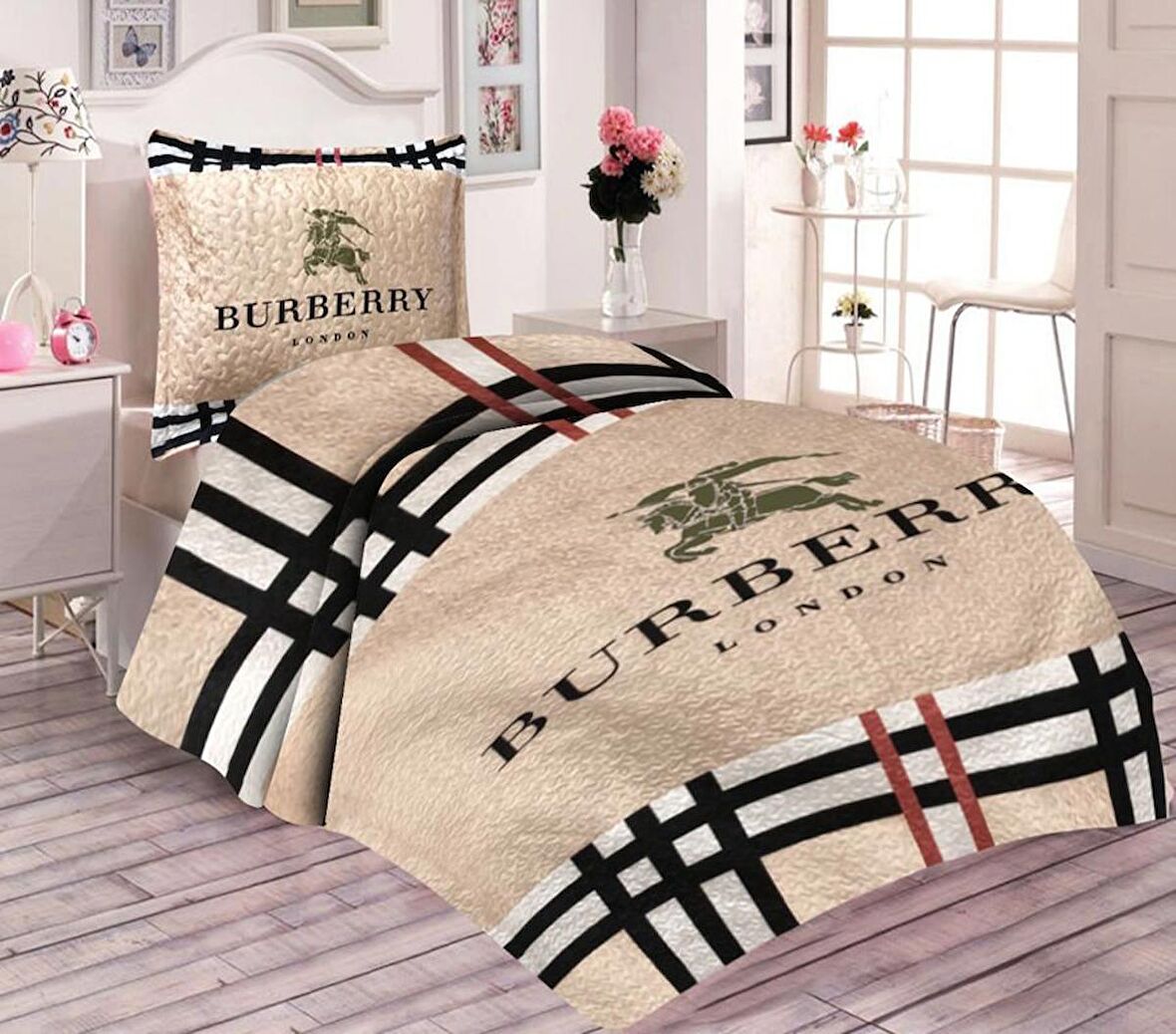 Pamuk Dolgulu Kadife Kumaşlı Krem Burberry Desenli Tek Kişilik Kapitone Yatak Örtüsü