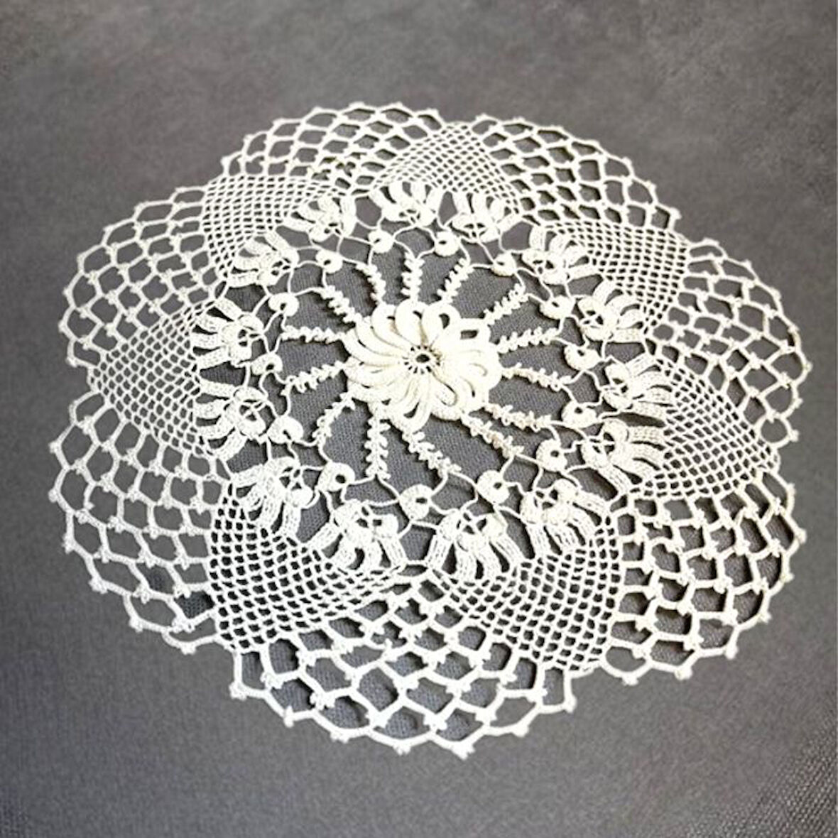 Uretti - Sariye 4648 7380 El Yapımı Tığ İşi Örgü 12'li Dantel Örtü Takımı - 22 X 22 Cm