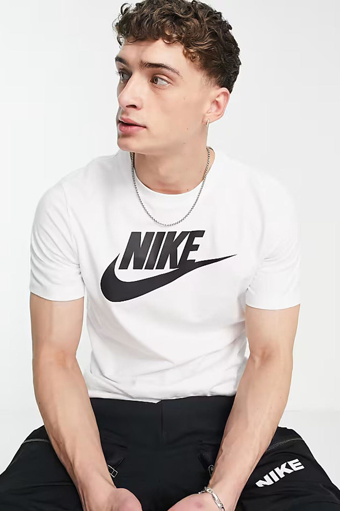 Nike Sportswear Clup Standart Kesim Beyaz Erkek Spor Tişört
