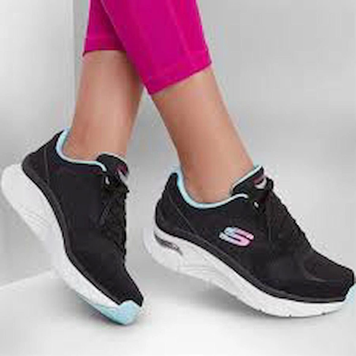 Skechers Arch Fit D'lux Kadın Siyah Spor Ayakkabı 149686 Bkbl