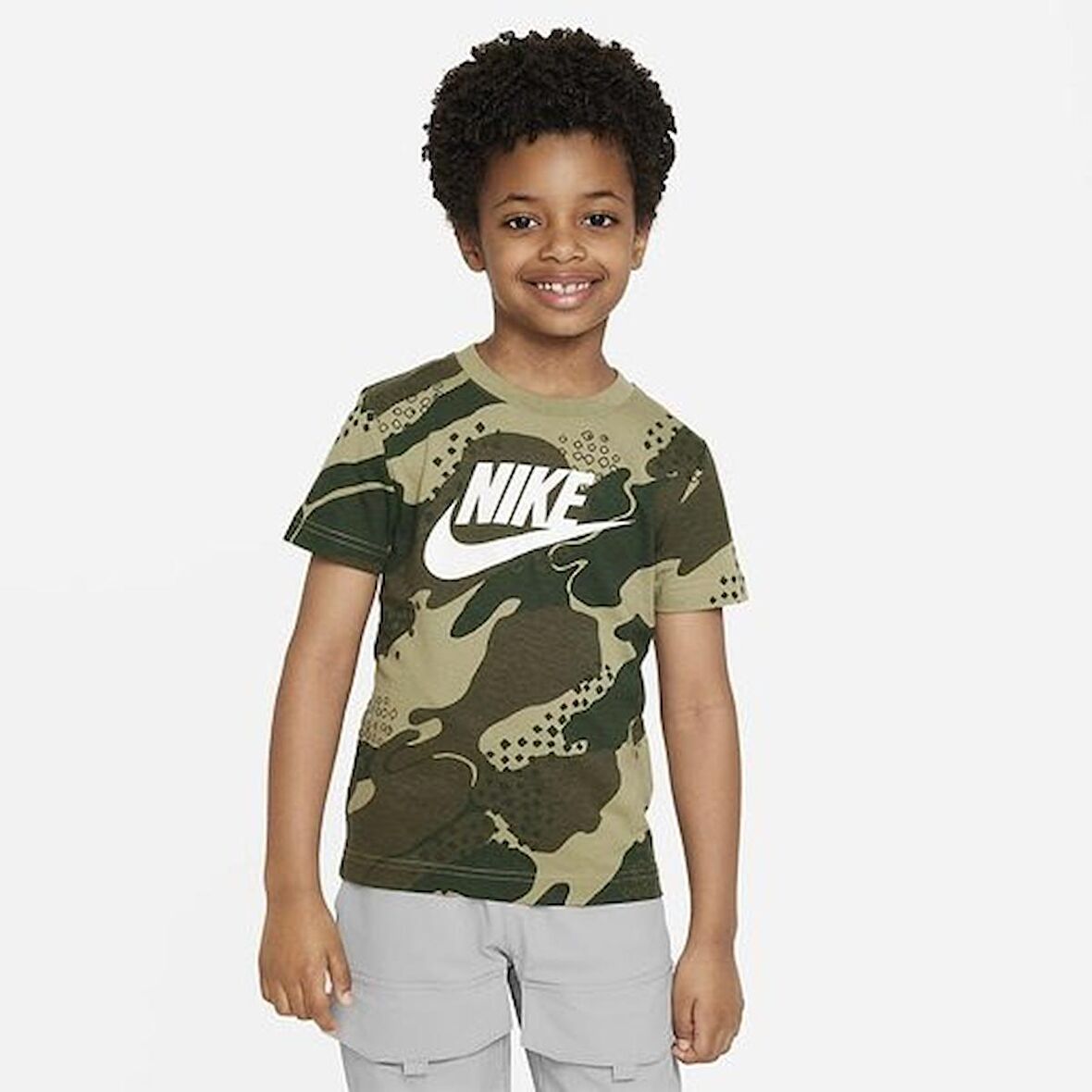 Nike  Club Seasonal Camo Ss Çocuk T-shirt