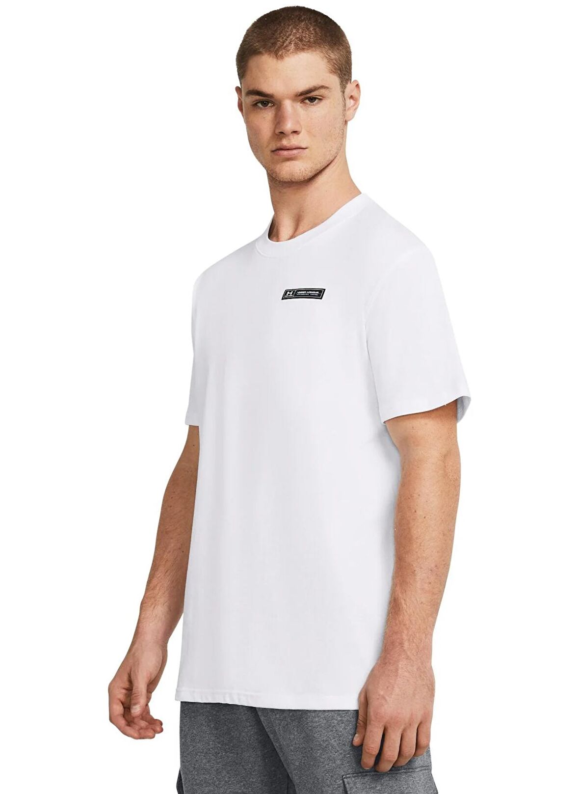 Under Armour Beyaz Erkek Bisiklet Yaka Bol Kesim T-Shirt 1382831-100 UA HW ARMOUR LABEL SS