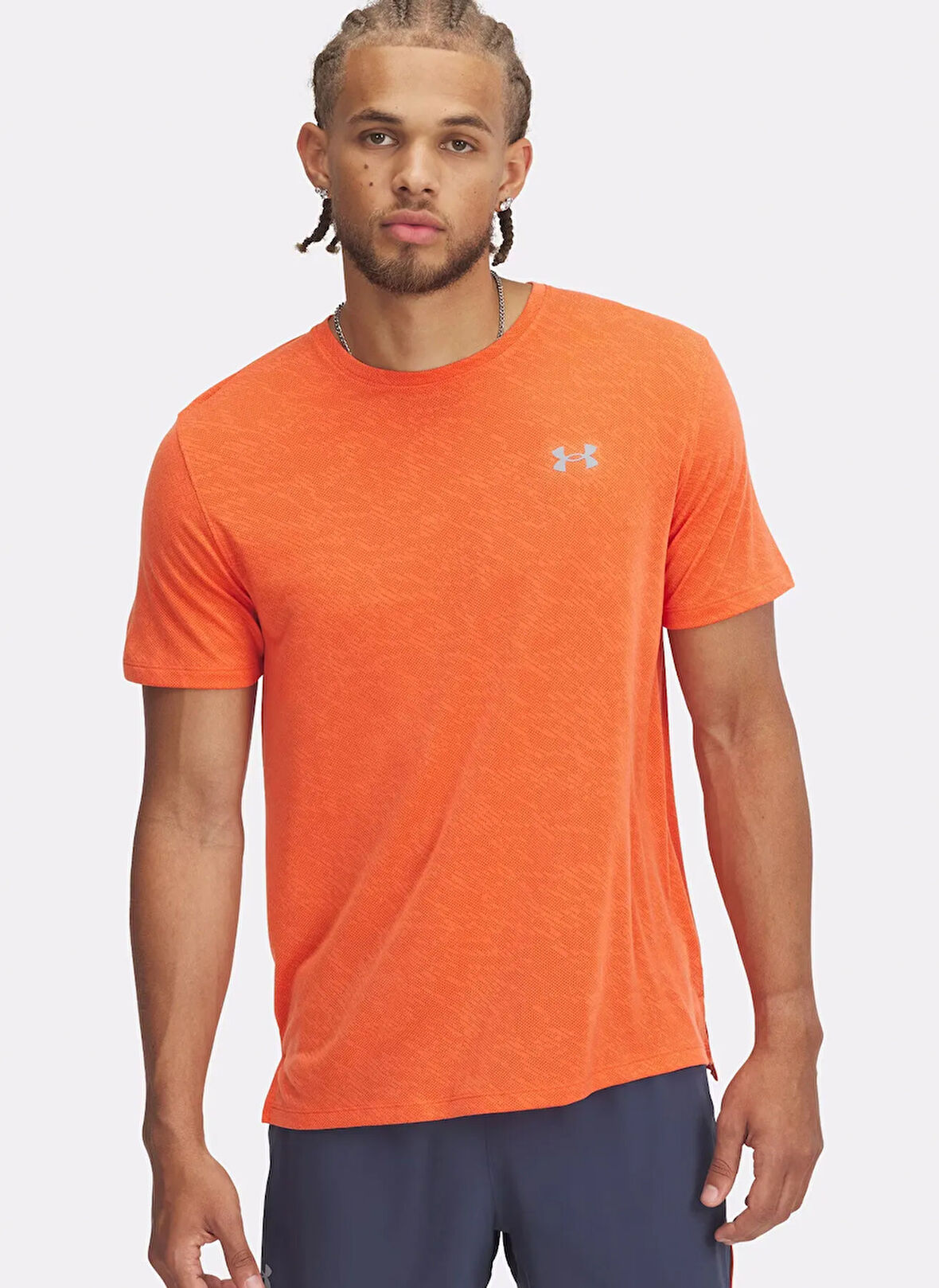 1386681-847 UA Launch Camo Shortsle Kırmızı Yuvarlak Yaka Fitted Erkek T-Shirt