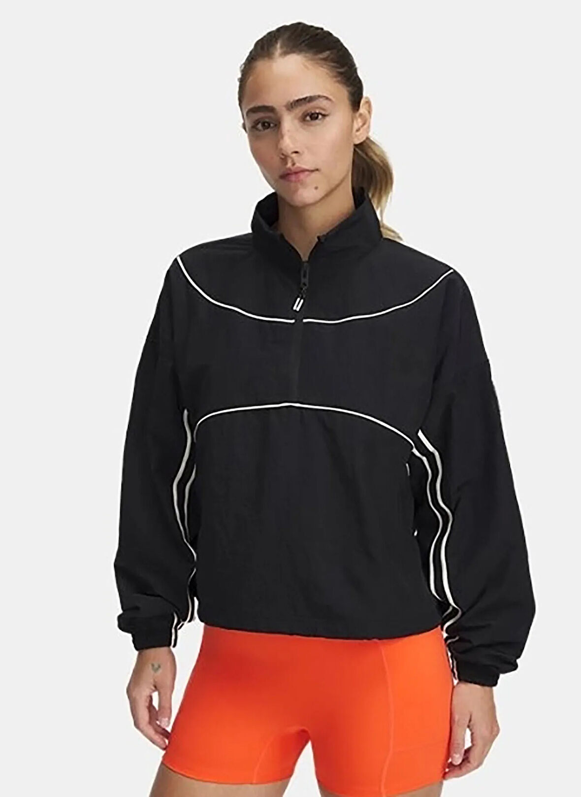 1389567-001 UA Run 96 Jacket Dik Yaka Loose Fit Baskılı Siyah Kadın Zip Ceket