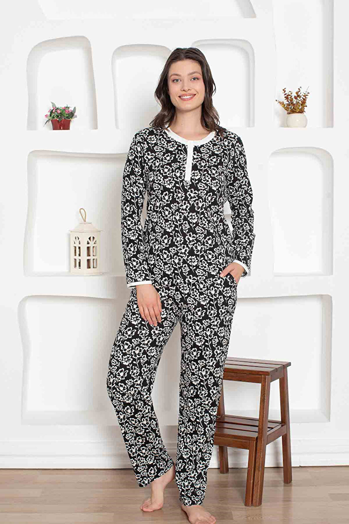 Kadın Çiçek Desen Bisiklet Yaka 3 Düğmeli %100 Pamuk Penye İnce Yazlık Uzun Kol Pijama Takımı