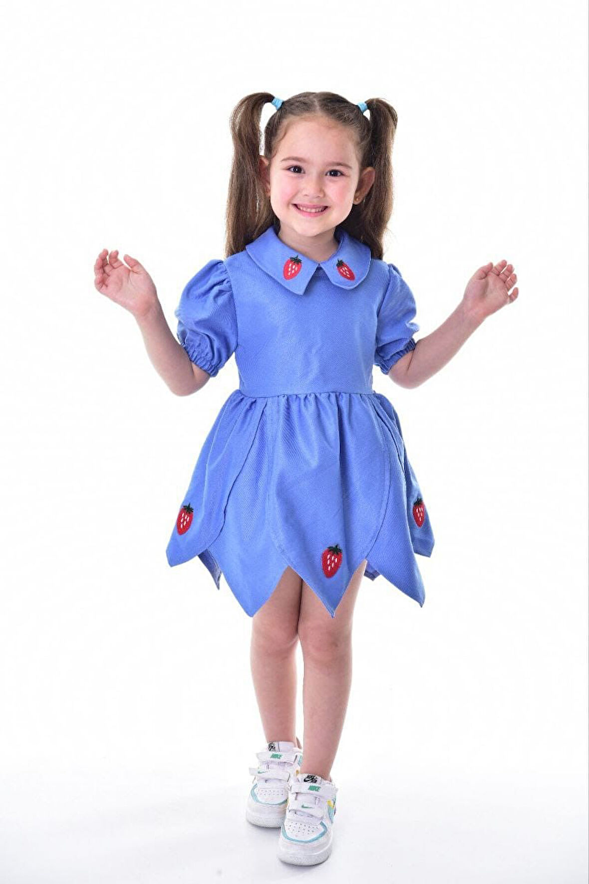 Çilek Nakışlı Gabardin Elbise