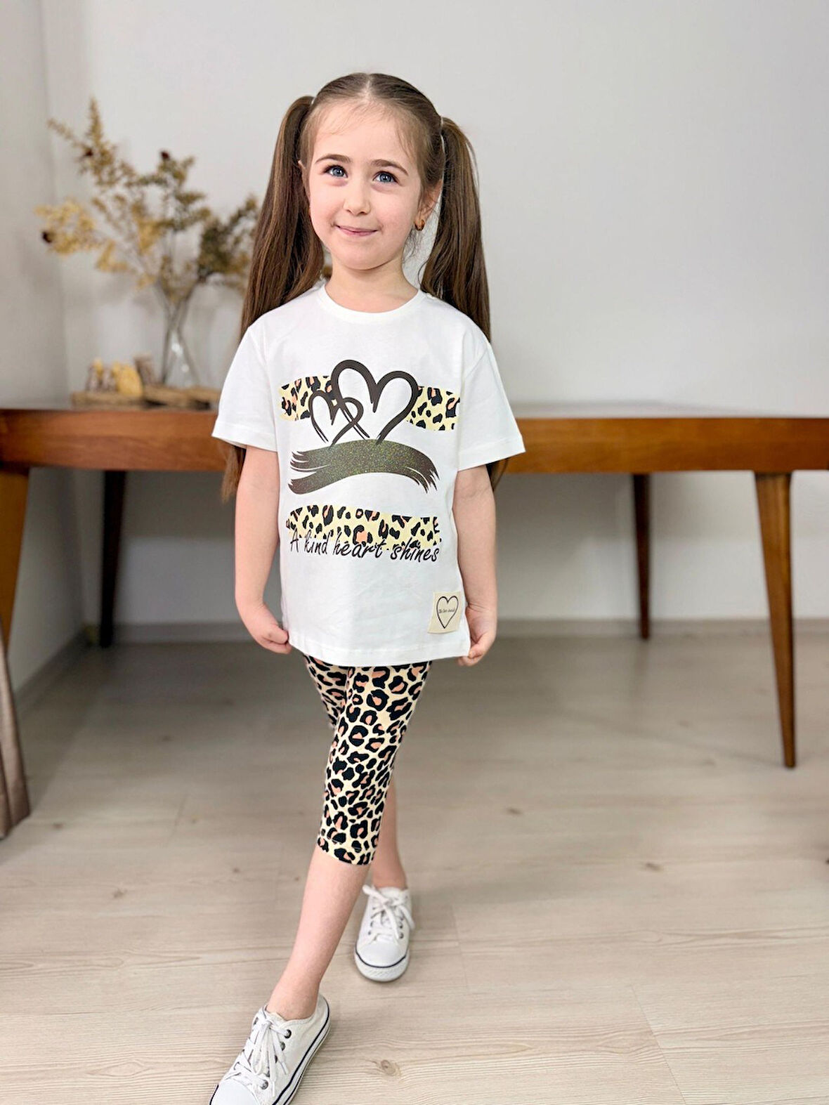 Kalp Leoper Desen Kapri Kız Takım