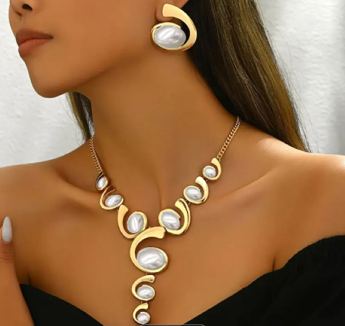 Kadın Gold Renk Modern İnci Detaylı Takı Seti – Kolye ve Küpe 2’li Şık Set
