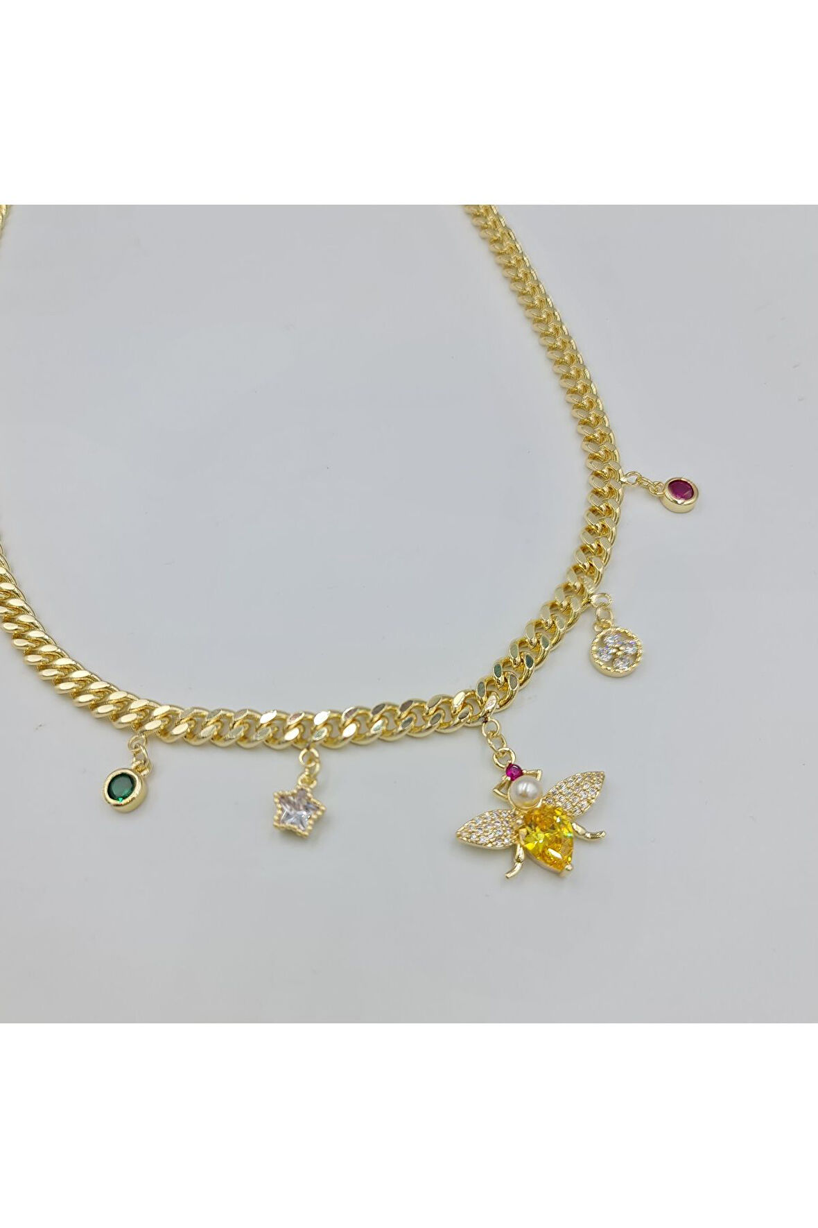 Objeli Şık Kadın Kolye