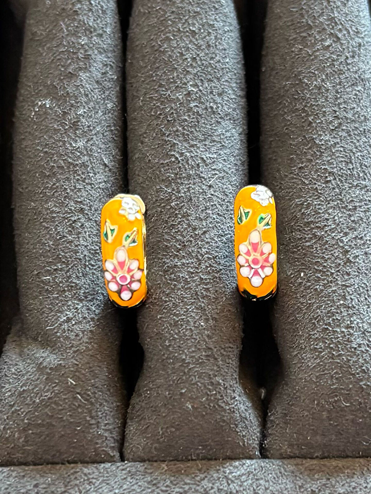 Gold Turuncu Çiçekli Mineli Yazlık Şık Kadın Halka Küpe 1,4 cm