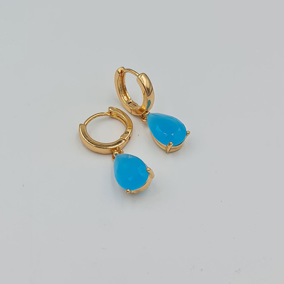 Gold Mavi Damla Kesim Taşlı Sallantılı Küpe