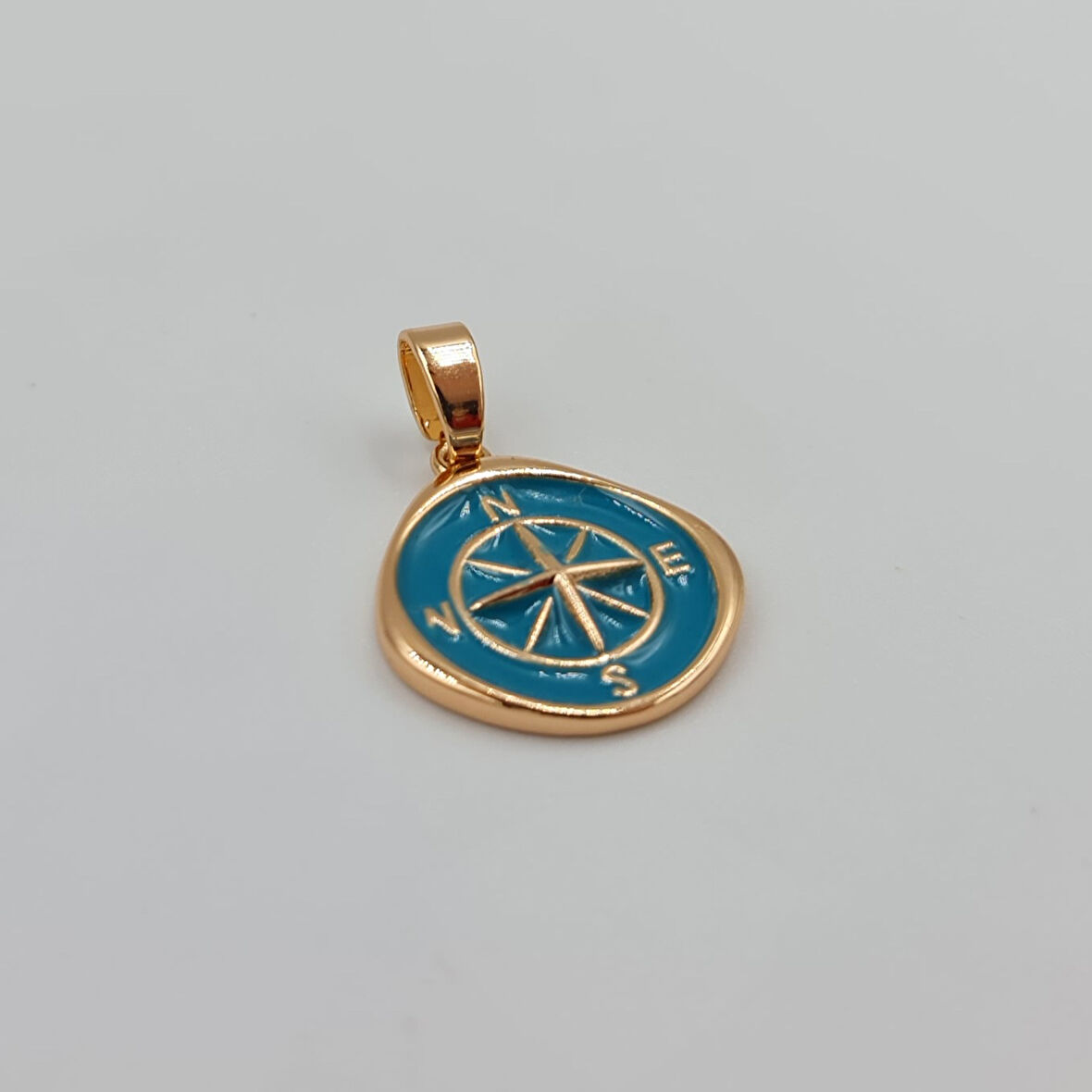 Pusula Figürlü Mineli Kolye Ucu – Rose Gold Xuping, Kararmaz, 3 mm Halka (2,1 x 1,5 cm)