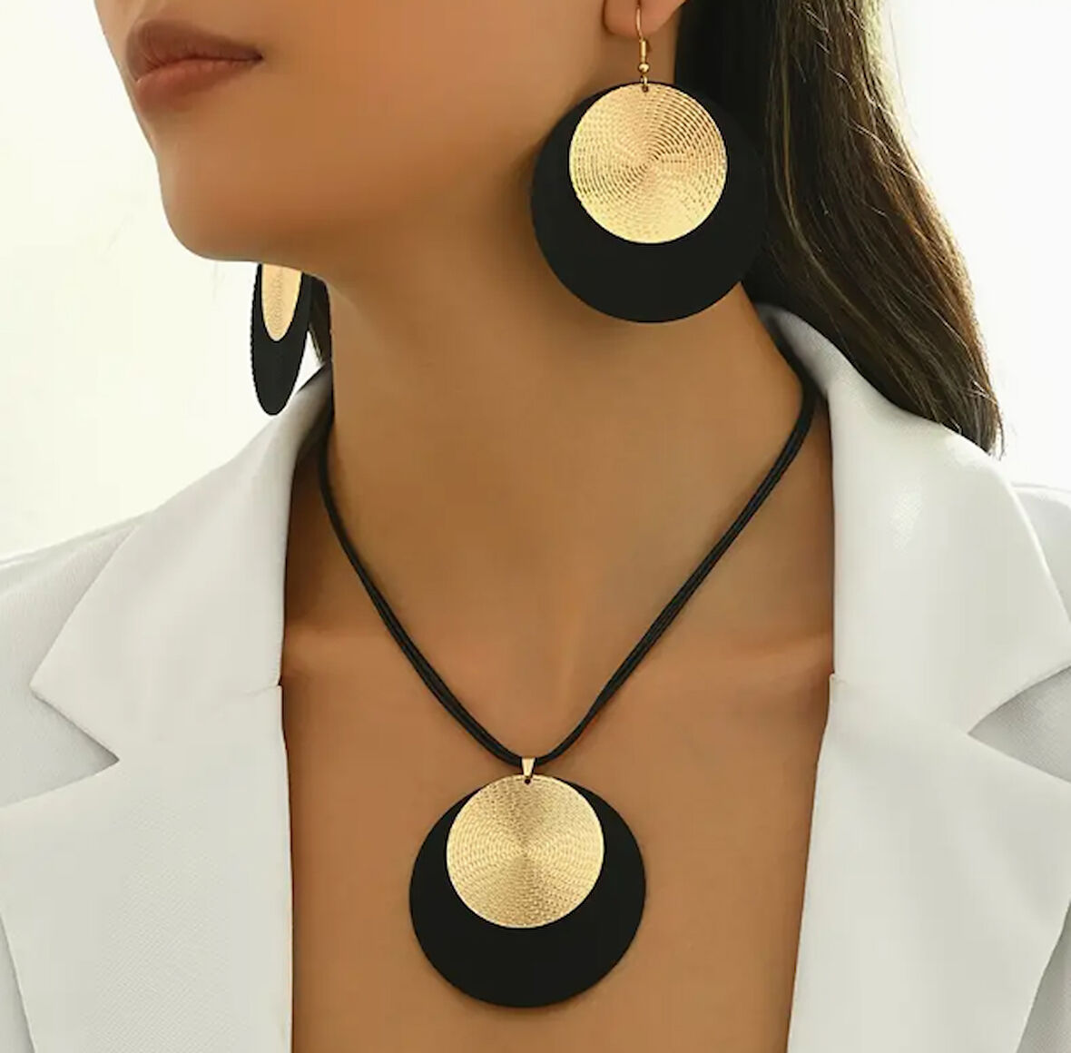 Siyah Gold Detaylı Abartılı Gösterişli Geometrik Model Kolye Küpe Set Şık Kadın Takı Seti
