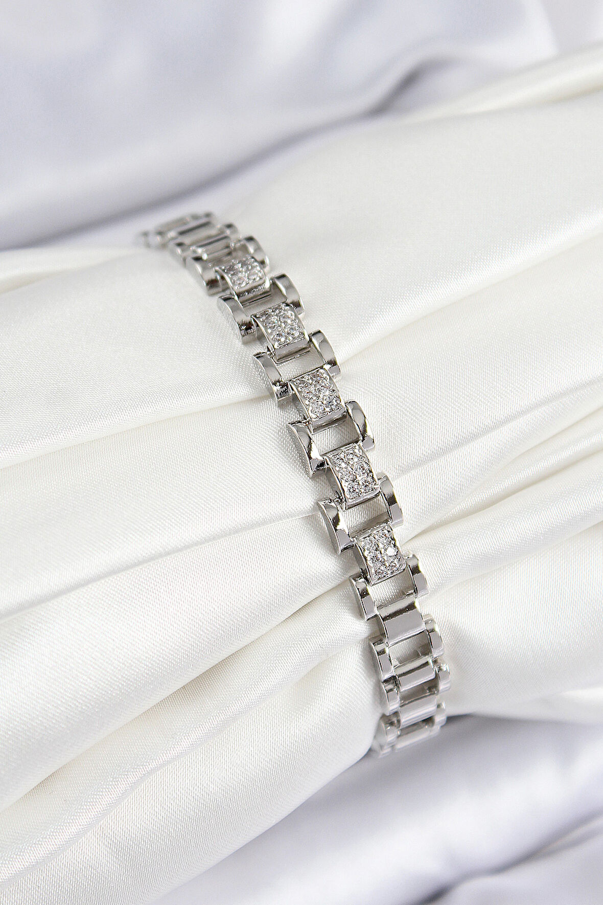 Pirinç Zirkon Taşlı Parçalı Model Gümüş Renk Kadın Bileklik