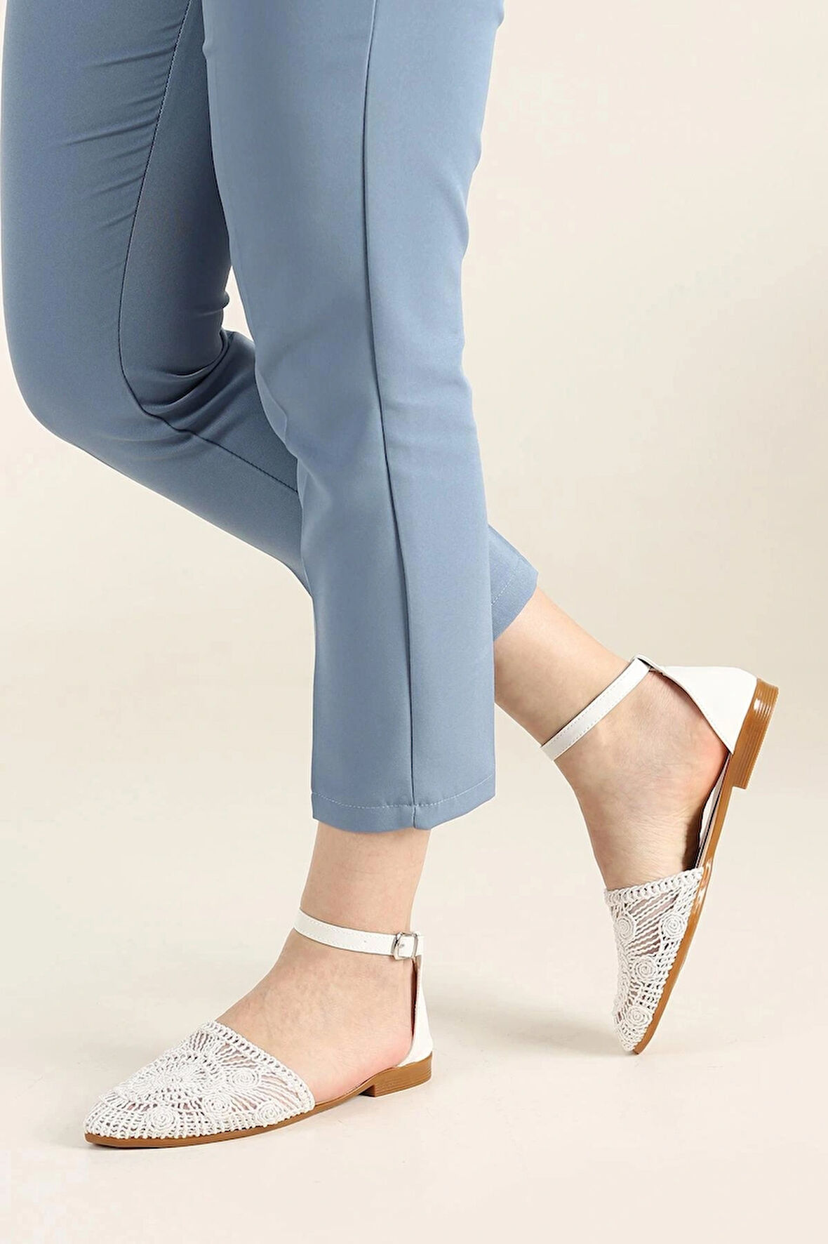 Apelles Shoes Nakış işlemeli Bilekten Bağlamalı Düz Taban Babet