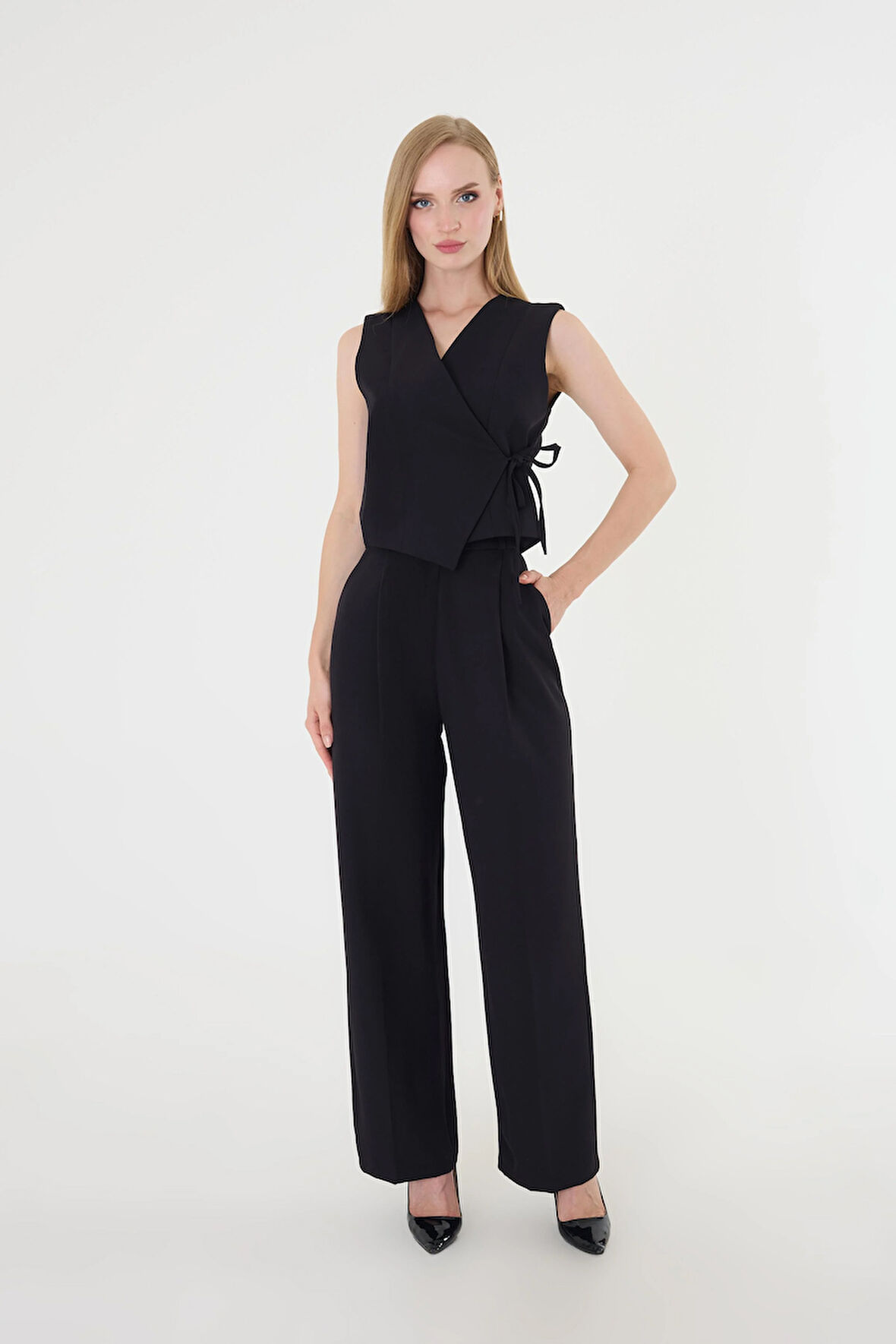 Kadın Yandan Bağlamalı Asimetrik Siyah Yelek Takım