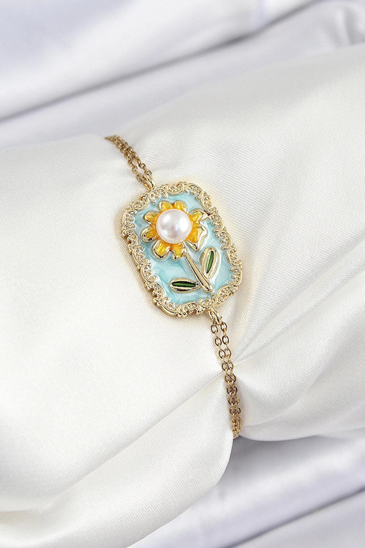 Dodes Dodes 316L Çelik Zincir Turkuaz Mineli Sanatsal Portre İnci Detaylı Papatya Model Gold Renk Kadın Bileklik TG27BB7230