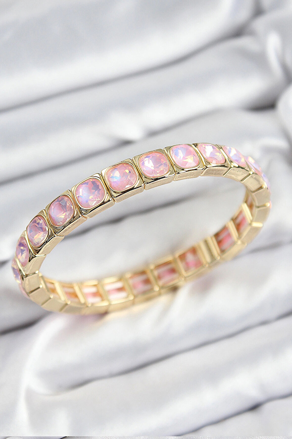 Dodes Dodes Pirinç Pembe Zirkon Taşlı Kare Model Gold Renk Lastikli Kadın Bileklik TG27BB7499