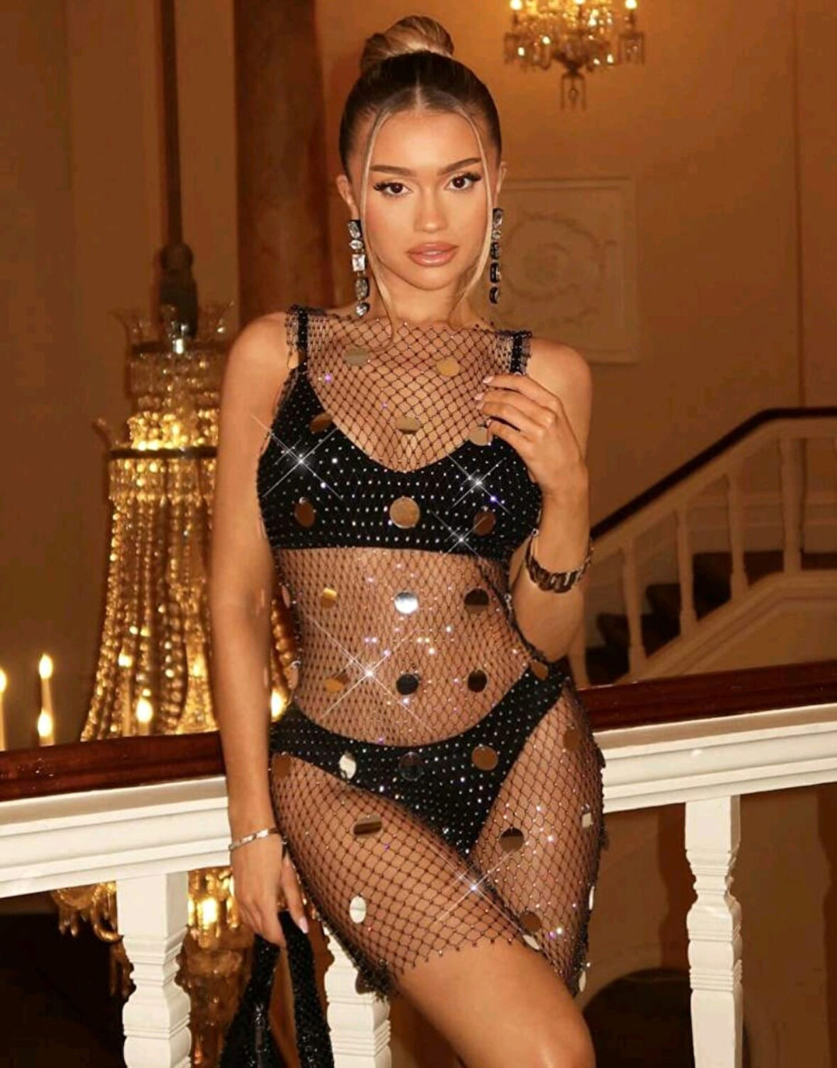 Dodes Işıltılı Pullu , Taşlı File Elbise– Kolsuz, Transparan, Parlak Gece Elbisesi