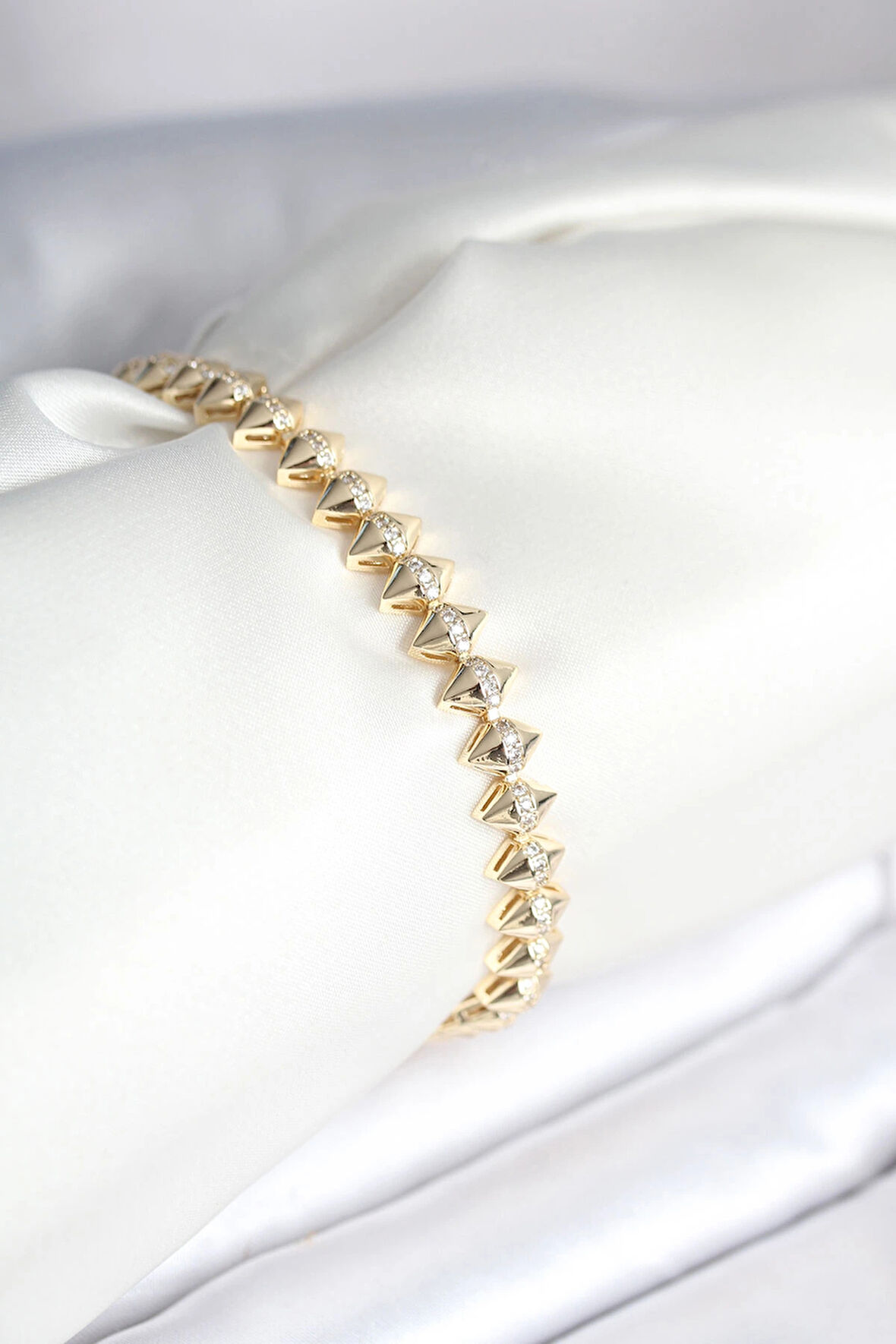 Dodes Dodes Pirinç Gold Renk Zirkon Taşlı Baklava Model Kadın Bileklik TG27BB8024