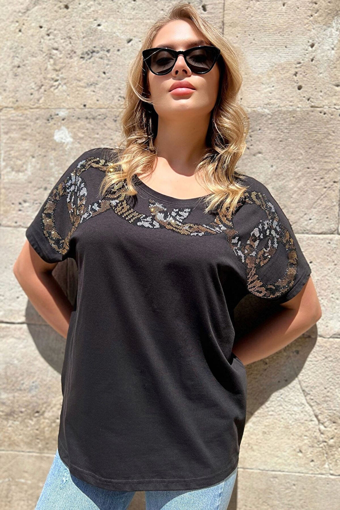 Bol Kalıp Leopar Crystal Taşlı Büyük Beden Kırmızı Şık Rahat Kadın T-shirt