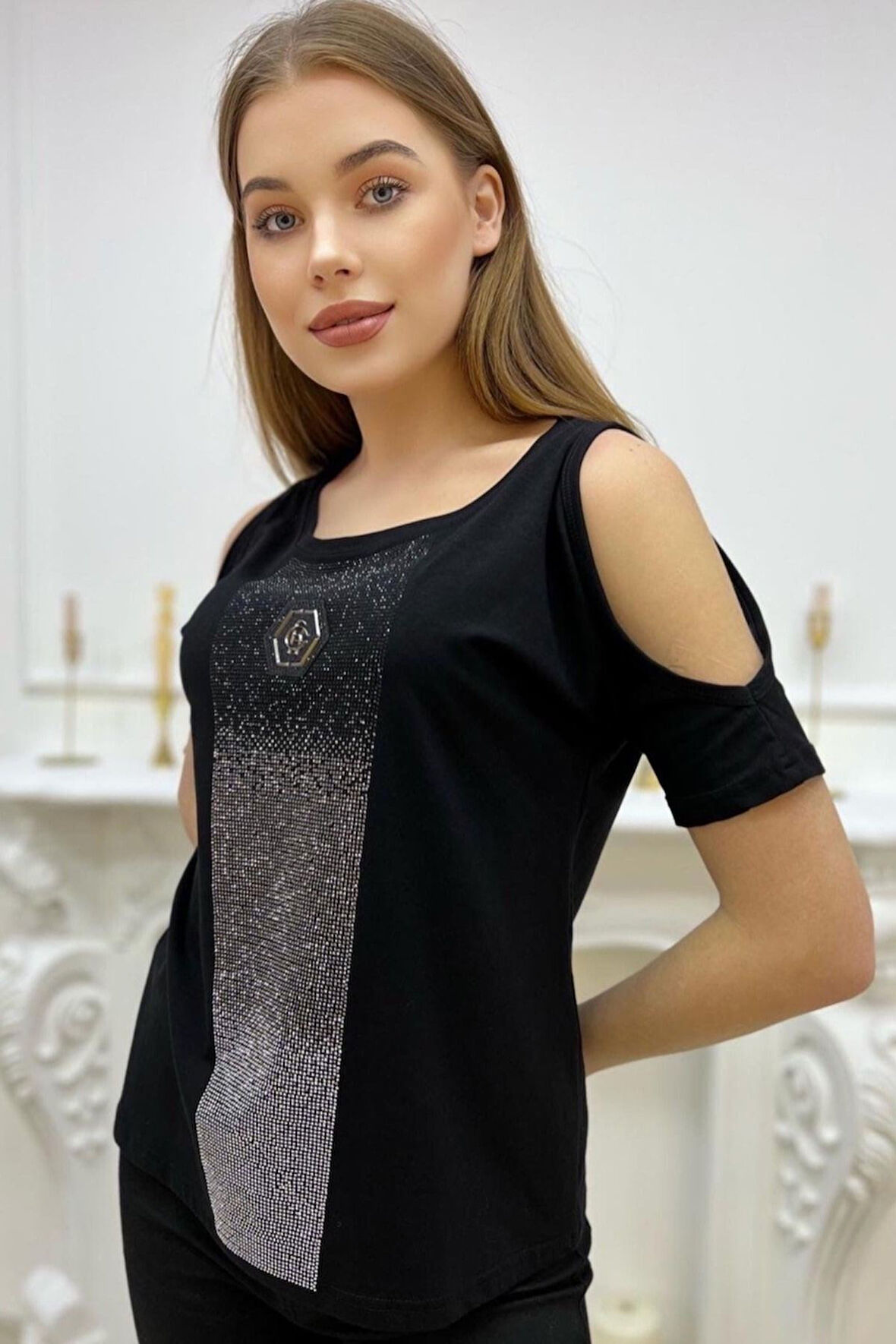 Omzu Açık Pamuk Crystal Taş Baskılı Siyah Rahat Şık Kadın T-shirt