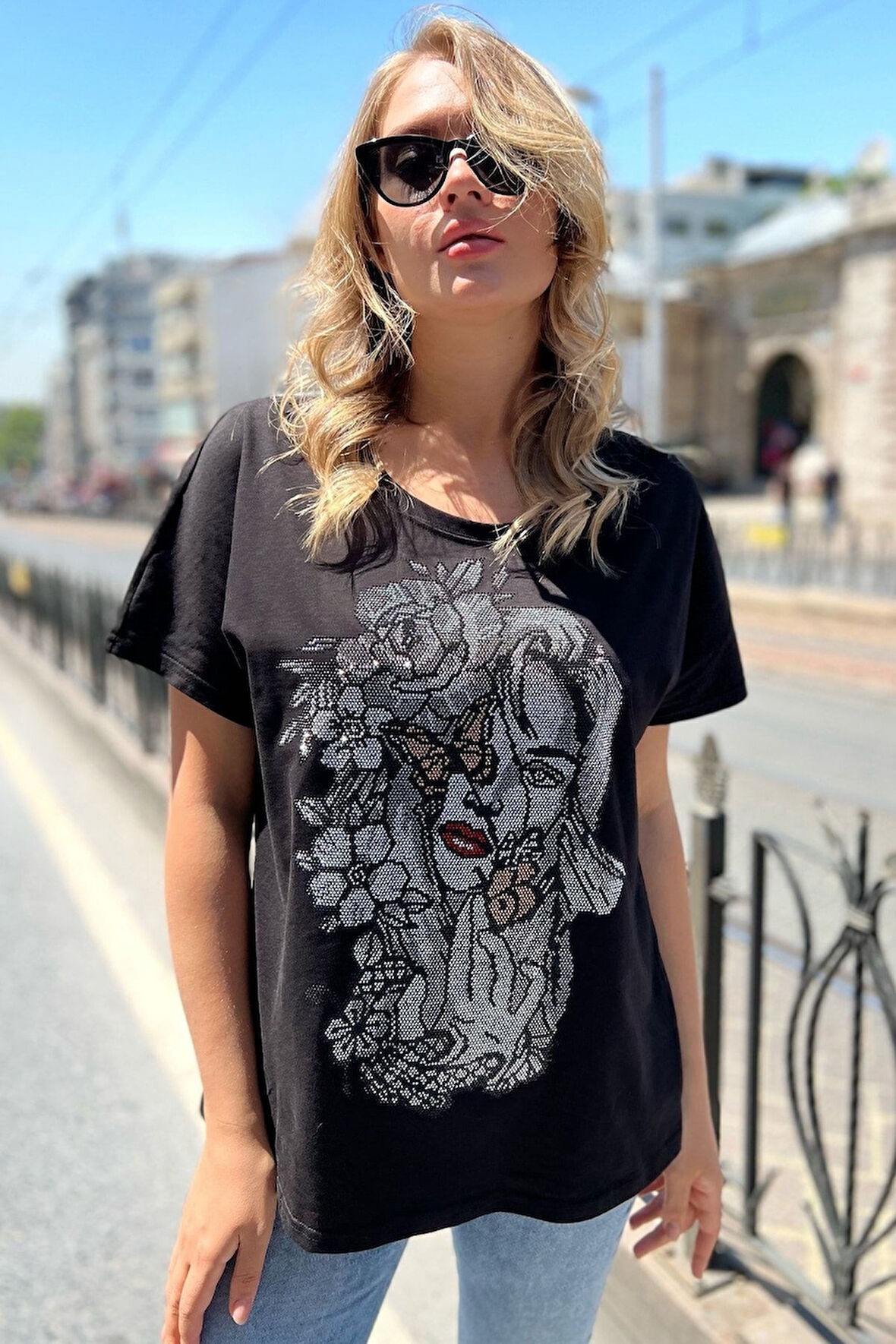 Bol Kesim Crystal Taşlı Büyük Beden Bisiklet Yaka Pamuk Siyah Kadın T-shirt