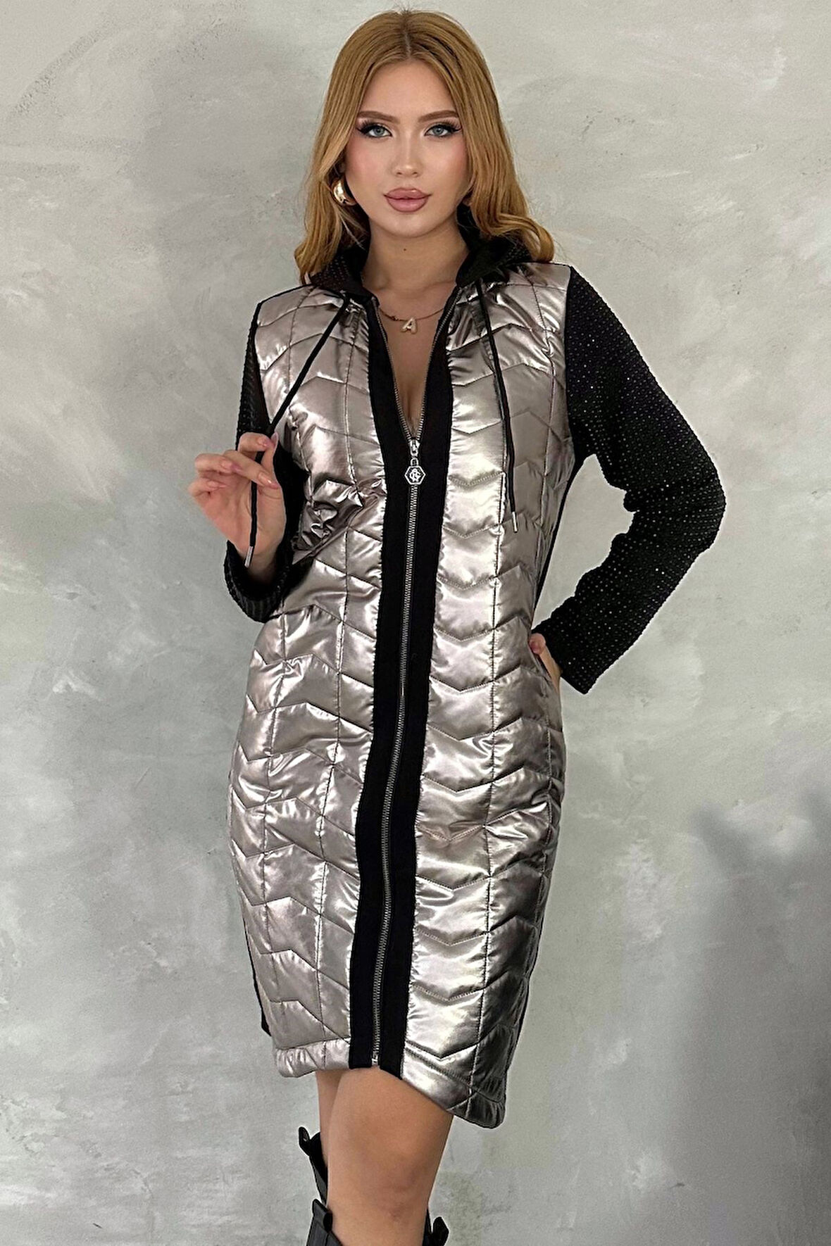 Crystal Taşlı Kapüşonlu Gümüş Kapitone Uzun Fermuarlı 3 İplik Kadın Hırka