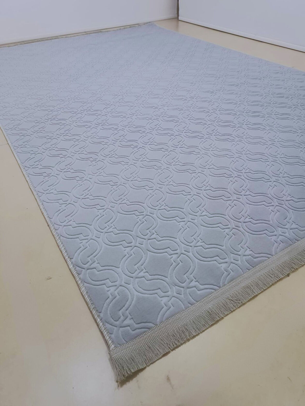 Elit Gri Kabartmalı Saçaklı Kaymaz Taban Yıkanabilir Kesme Yolluk Halı