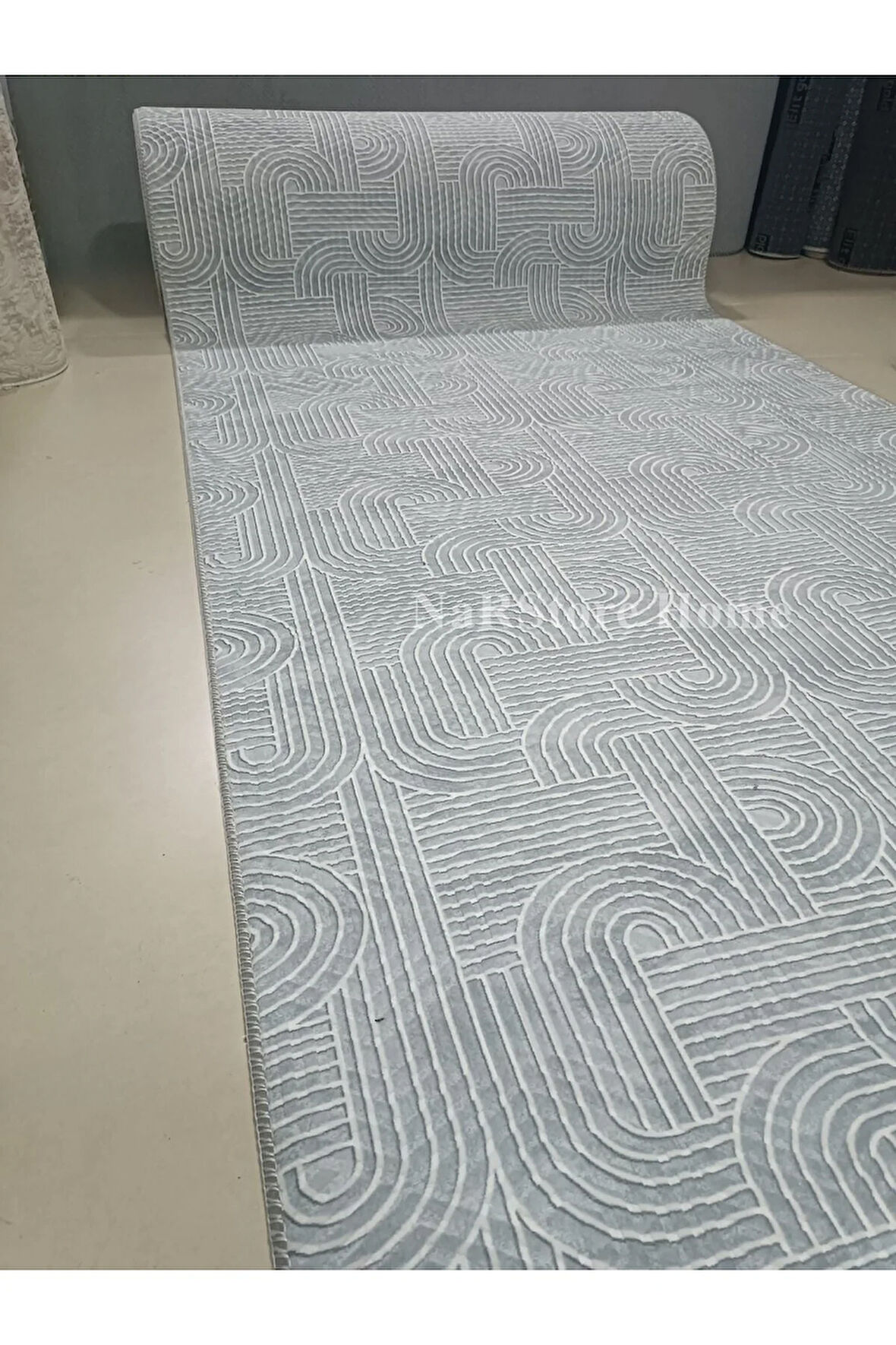 Elit Rölyef Gri Beyaz Kabartmalı Kaymaz Taban Yıkanabilir Kesme Yolluk Halı