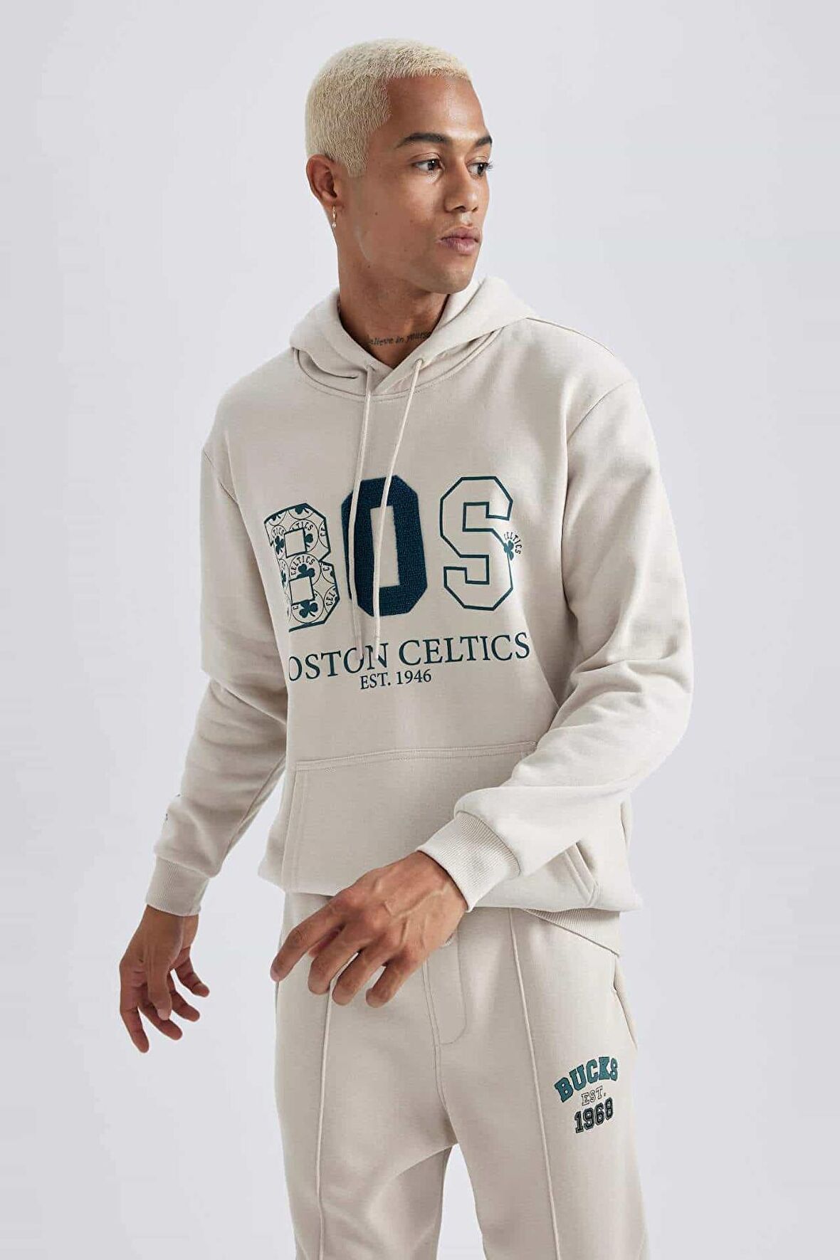 DeFactoFit NBA Boston Celtics Standart Fit Kapüşonlu Kalın Sweatshirt A9682AX23WNGR435