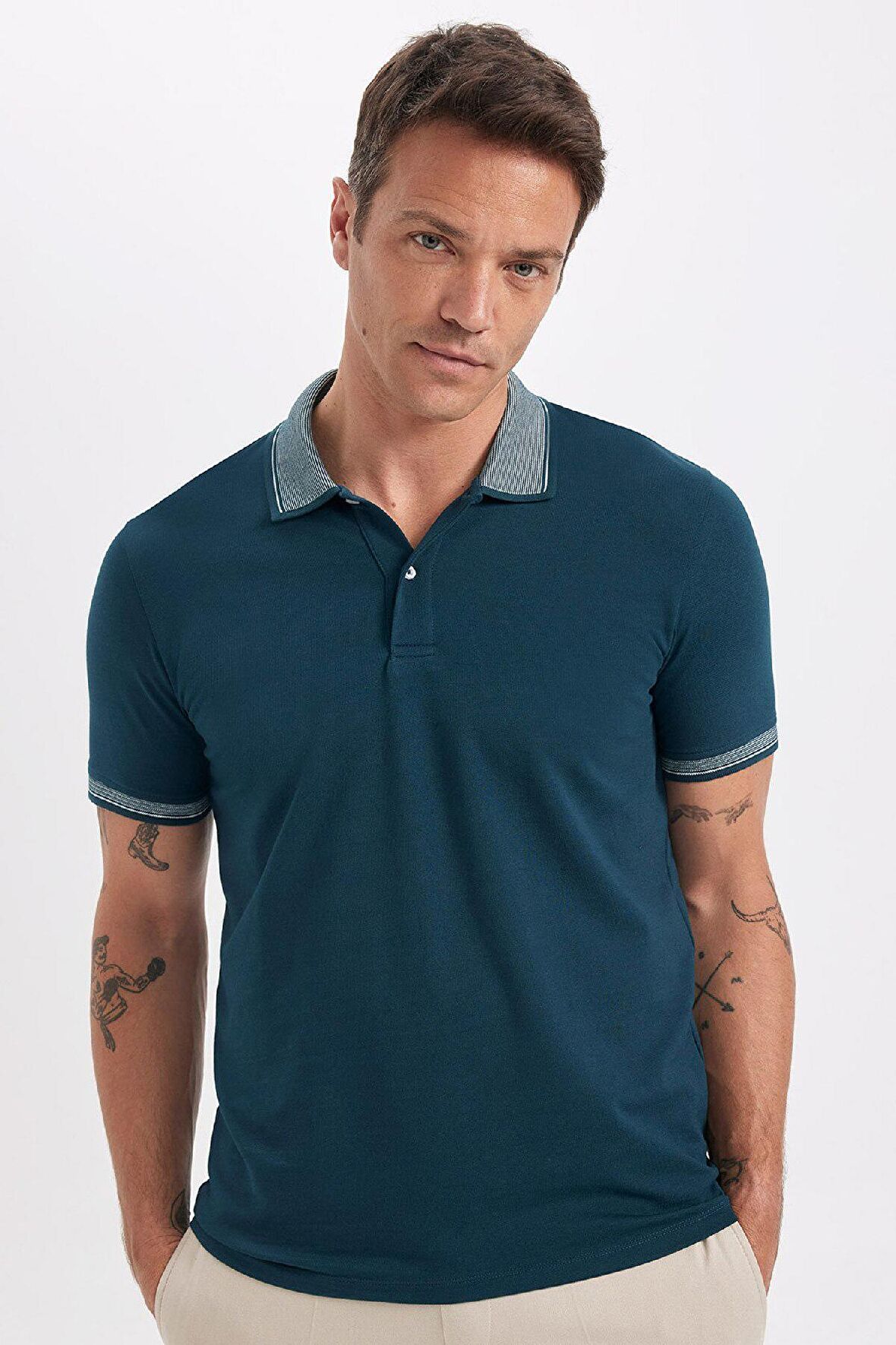 DeFacto Slim Fit Dar Kesim Polo Yaka Kısa Kollu Pamuklu Tişört D0033AXNSGN614