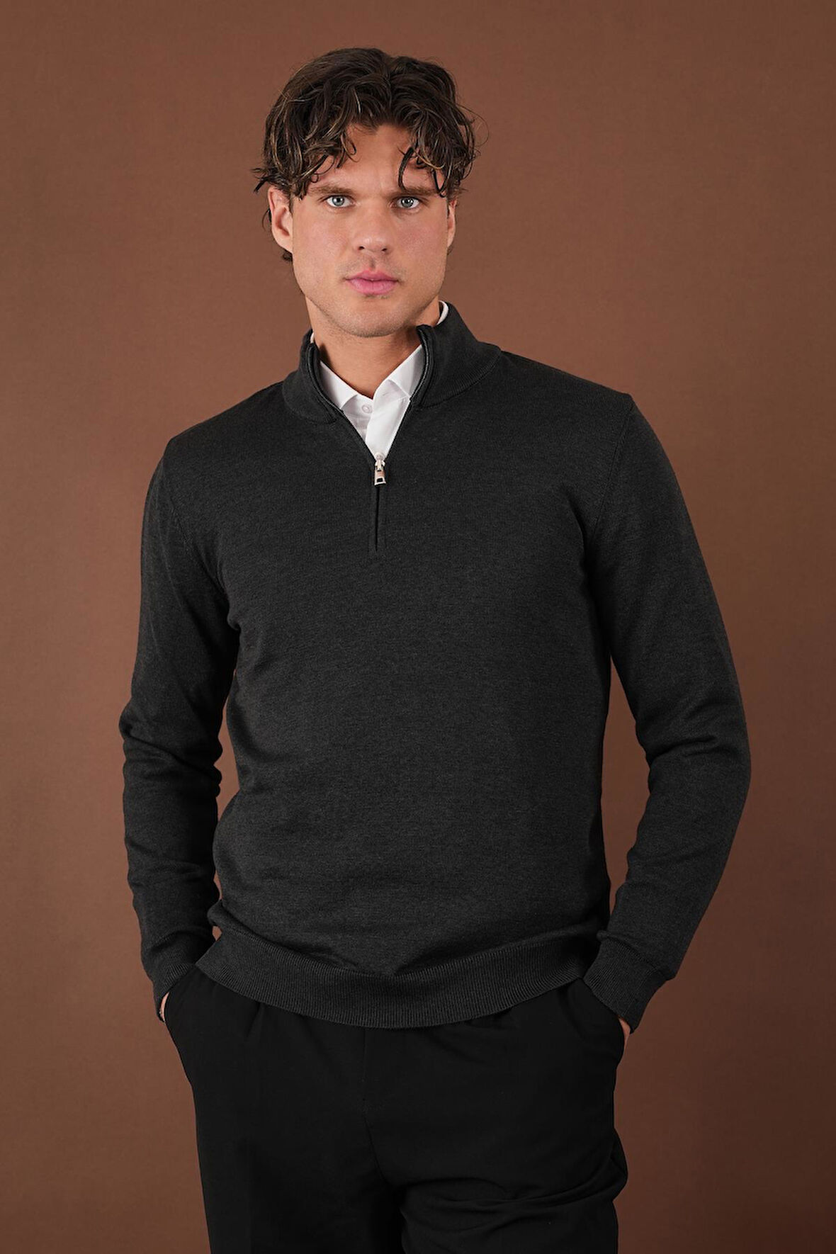 Fermuarlı Dik Yaka Kazak