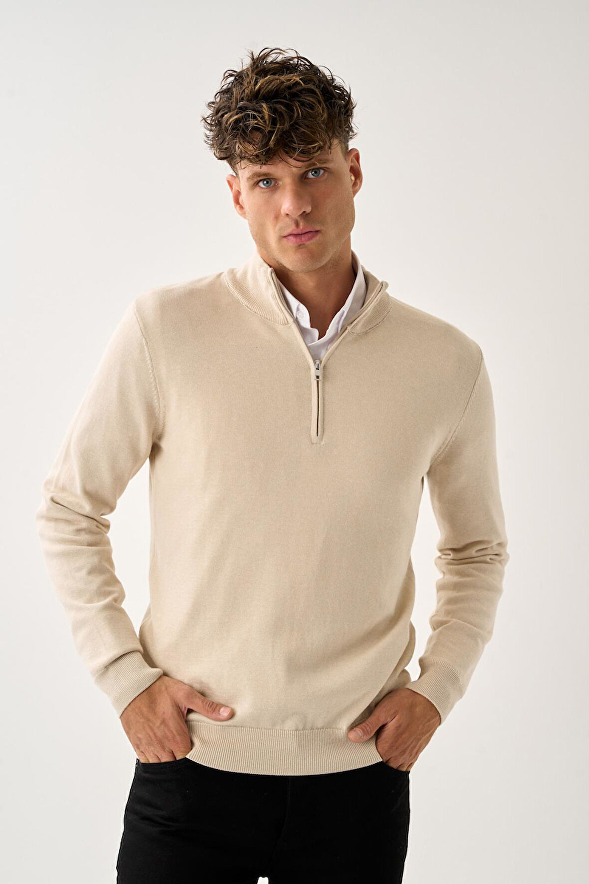 Fermuarlı Dik Yaka Kazak