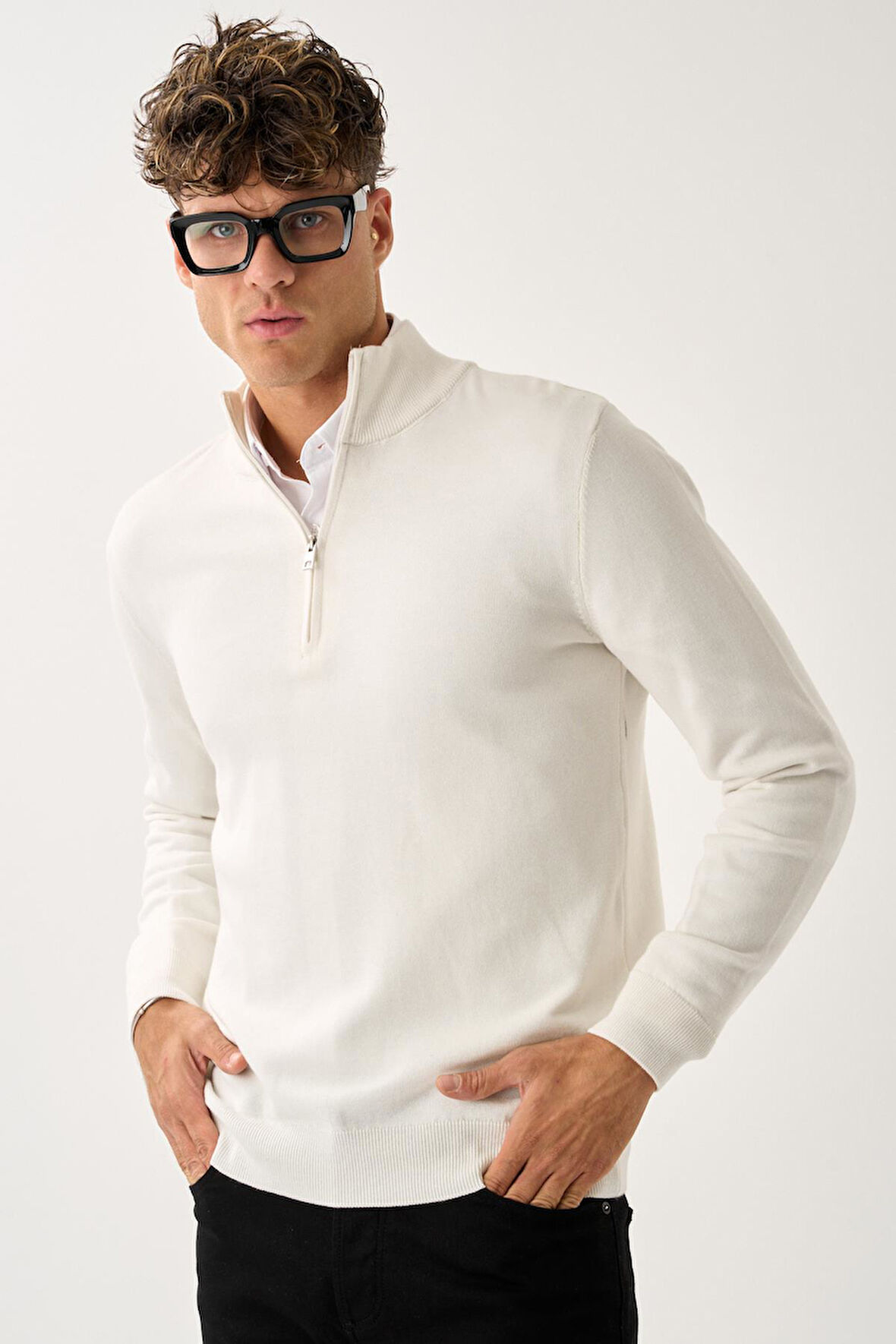 Fermuarlı Dik Yaka Kazak