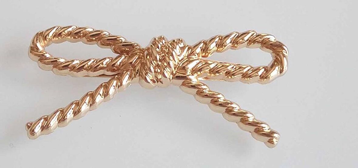 Light Gold İnce Fiyonk Plaka Süs