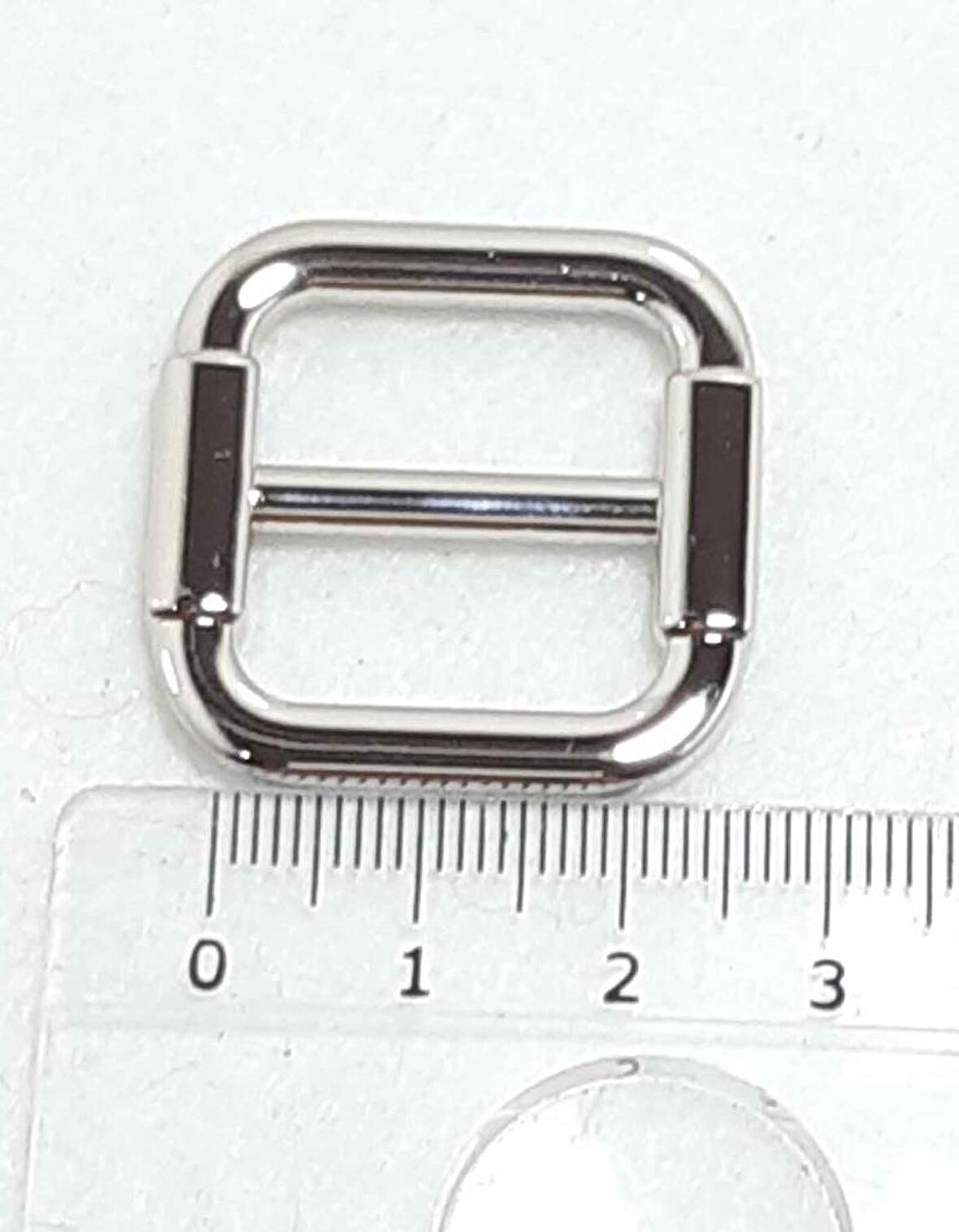 Gümüş renk  2x2  cm ayarlama aparatı .