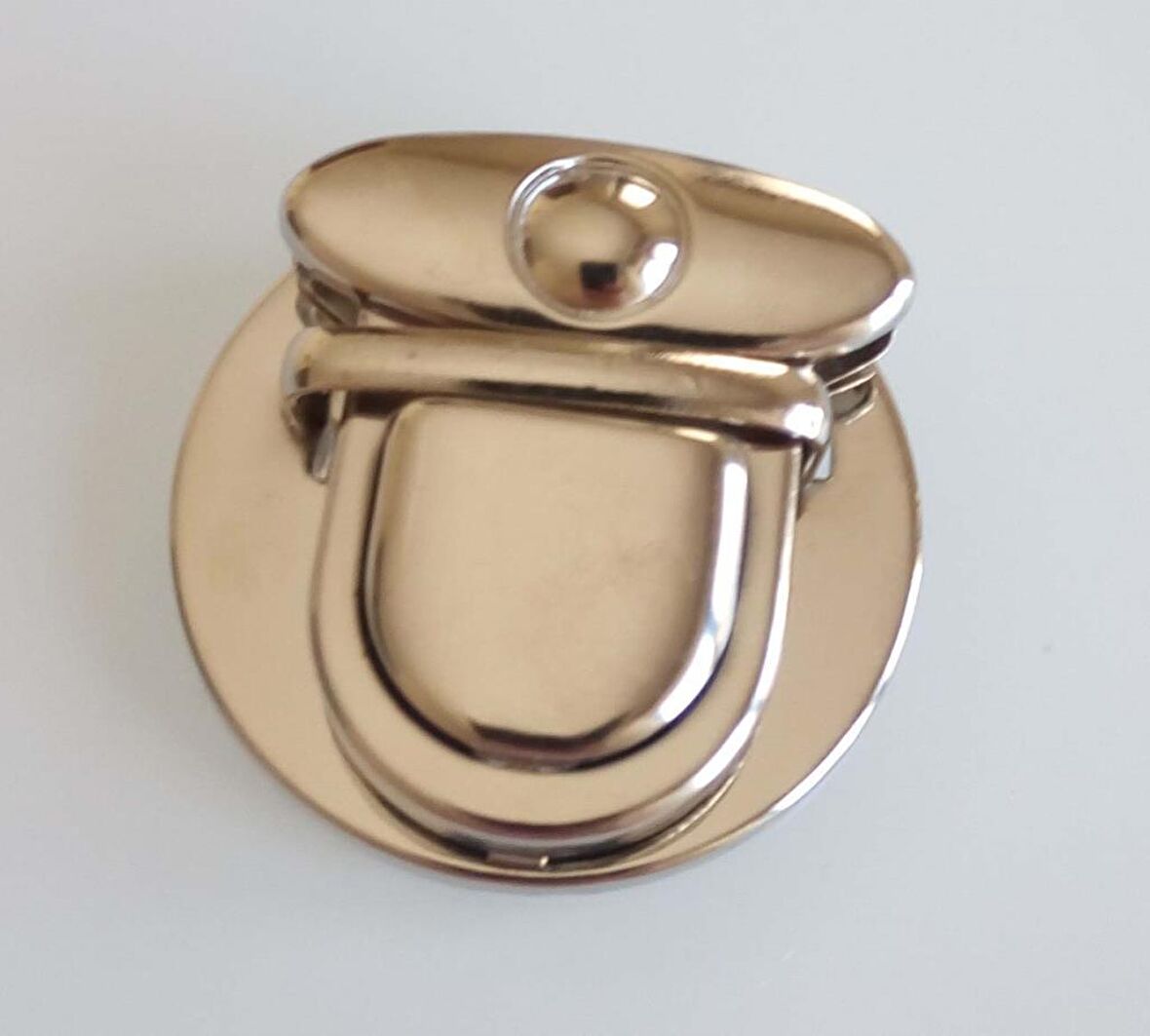 Gümüş renk çanta kilidi