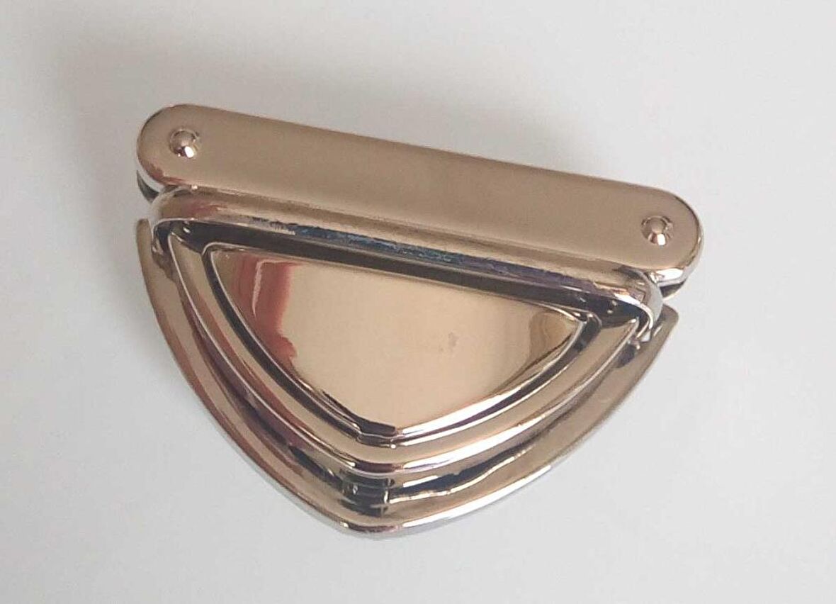 Gümüş renk çanta kilidi