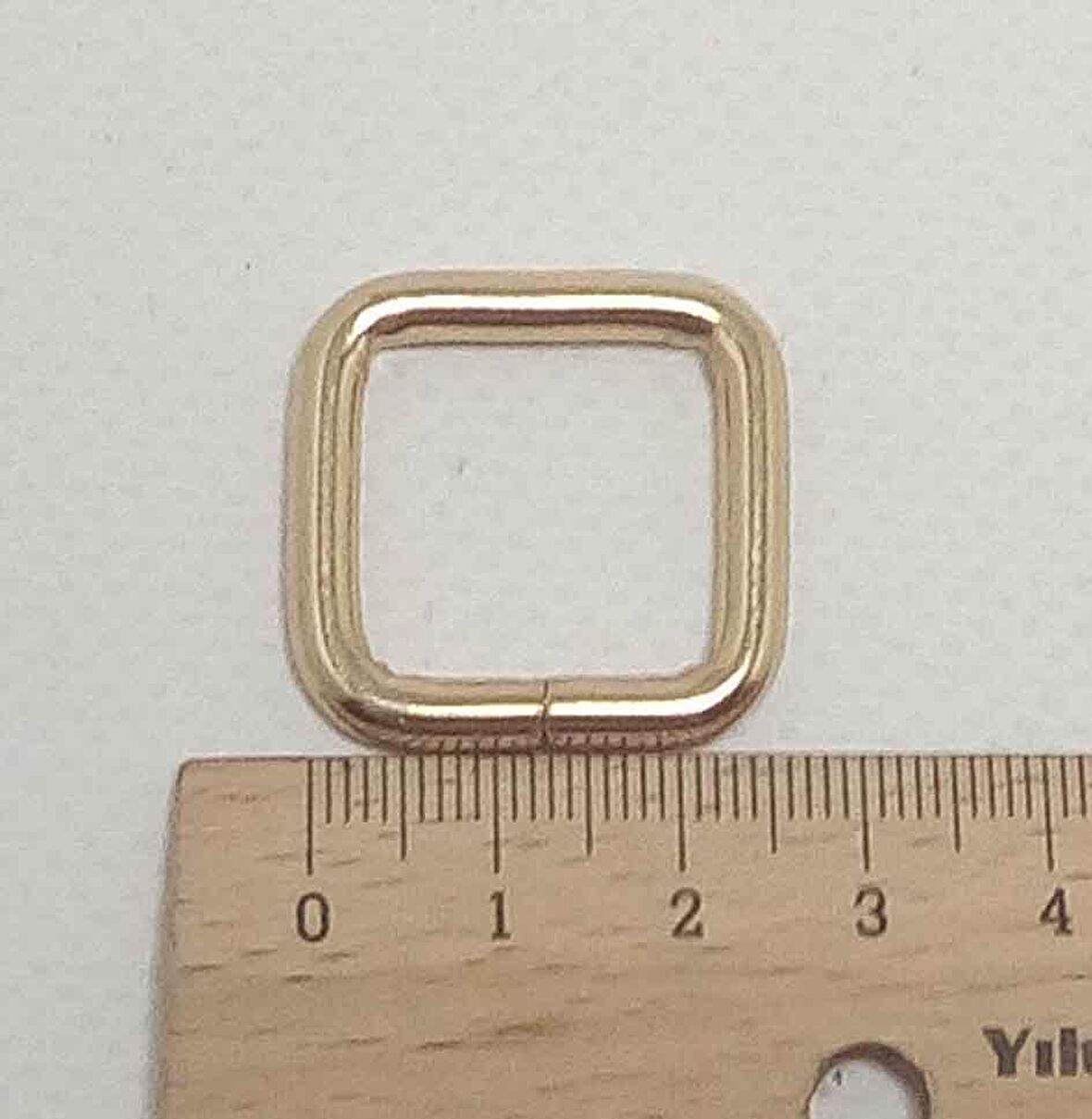 Light gold 2 cm  kare  halka