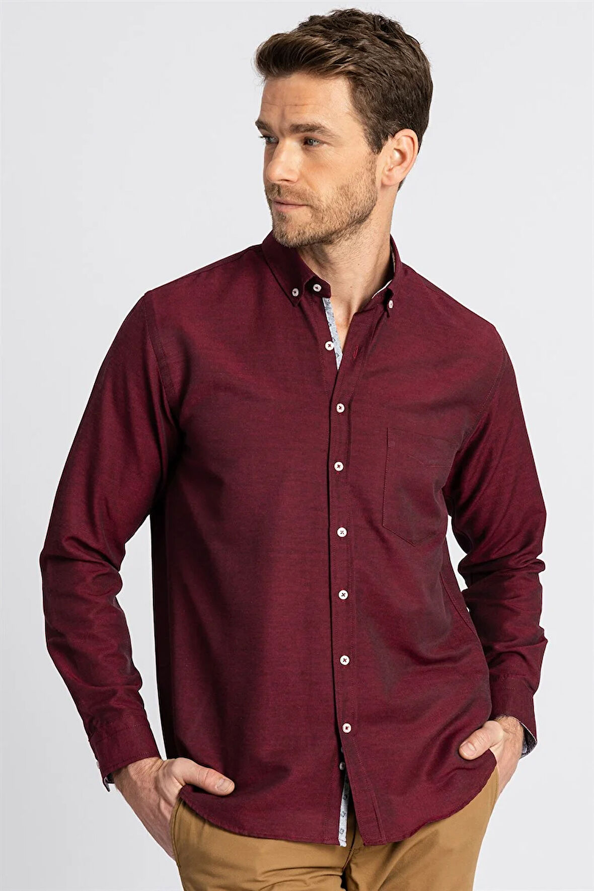 Erkek Regular Fit Klasik Kesim Pamuklu Oxford Doku Tek Cepli Bordo Düğmeli Yaka Gömlek