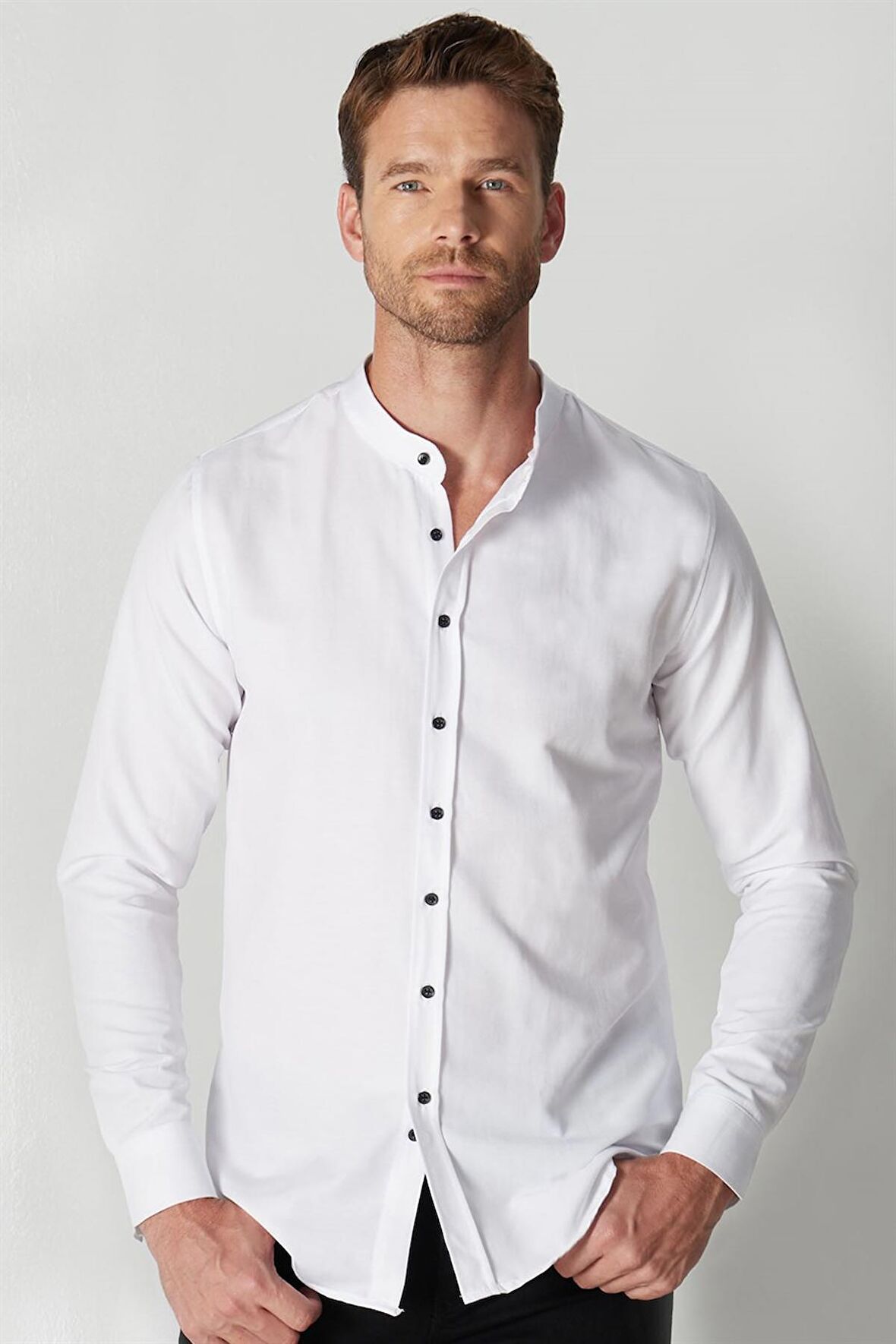 Tudors Slim Fit Uzun Kol Siyah Düğmeli Hakim Yaka Poplin Beyaz Erkek Gömlek