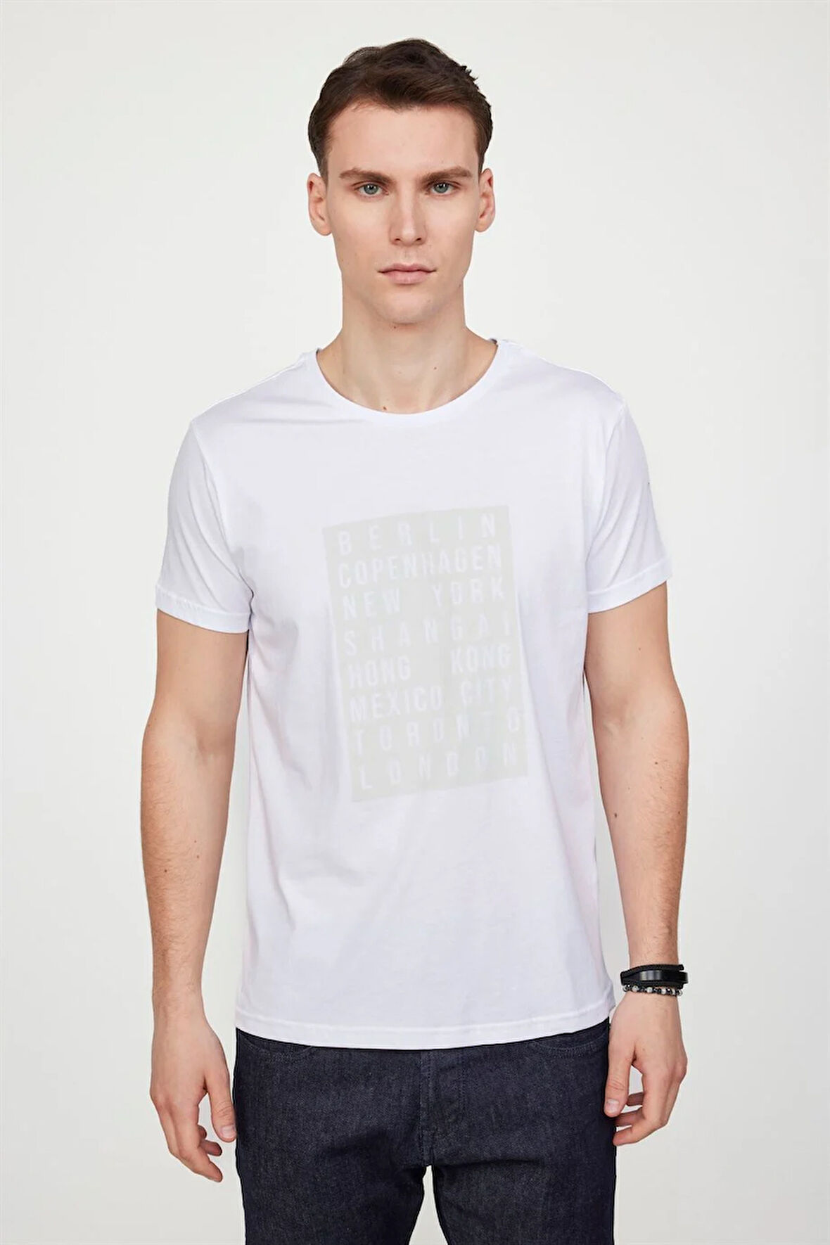 Erkek Slim Fit Dar Kesim %100 Pamuk Yumuşak Dokulu Baskılı Beyaz Bisiklet Yaka Tişört
