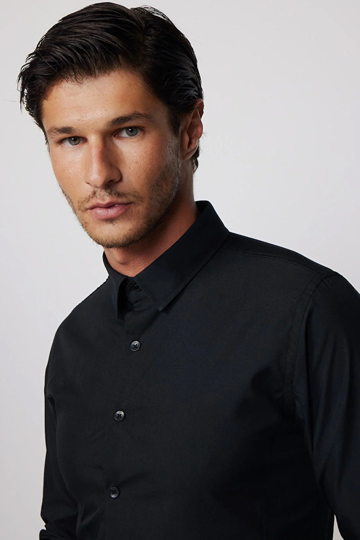 Erkek Slim Fit Dar Kesim Düz Siyah Gömlek