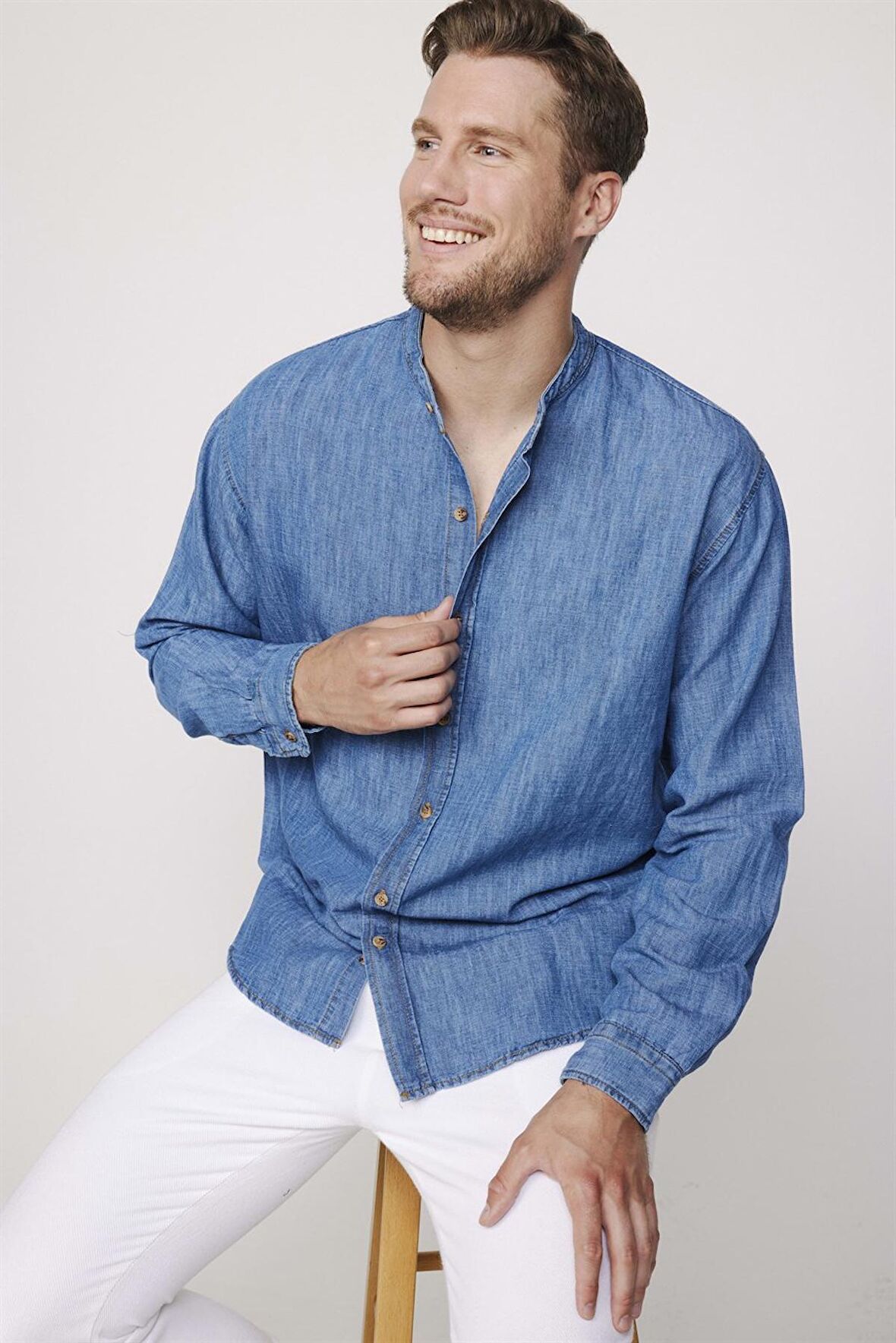 Relax Fit Uzun Kol Hakim Yaka Mavi Denim Kot Gömlek